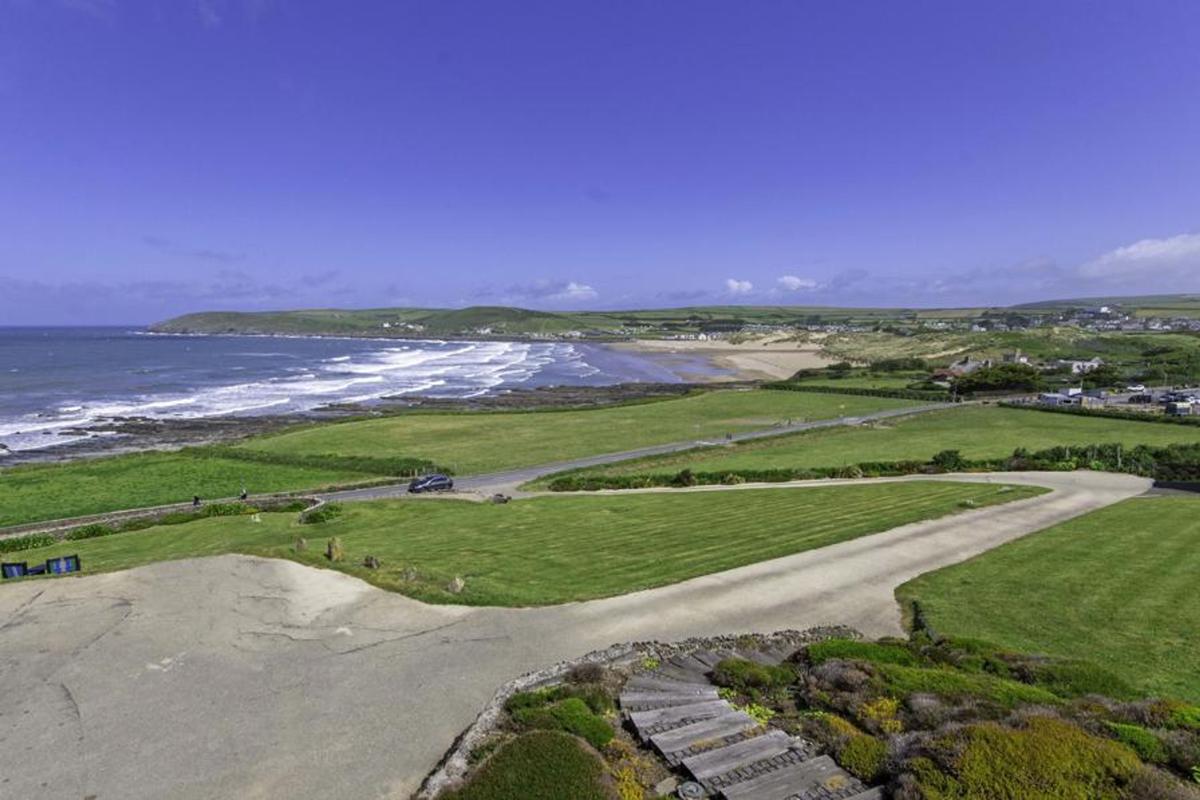 Driveway for unloading - Parking at the bottom of the drive