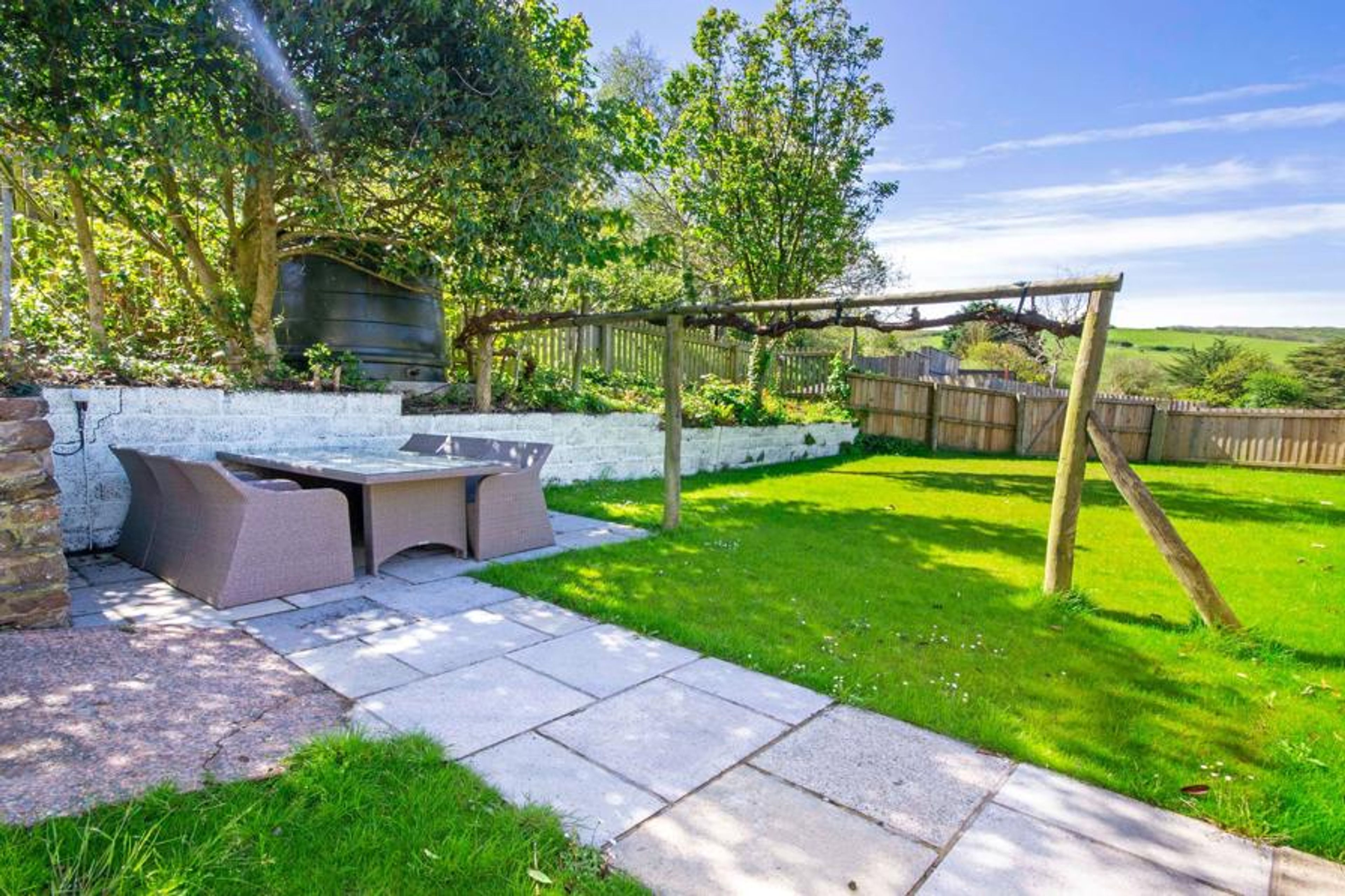 Spacious Garden Terrace