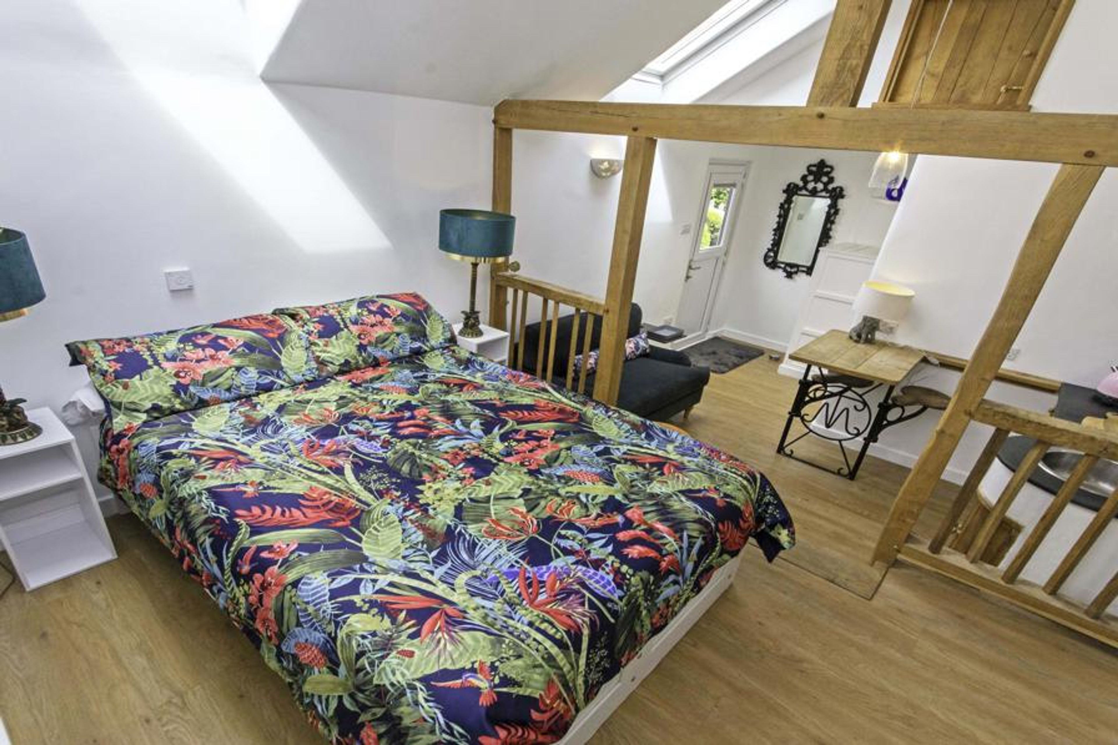 Self contained annex