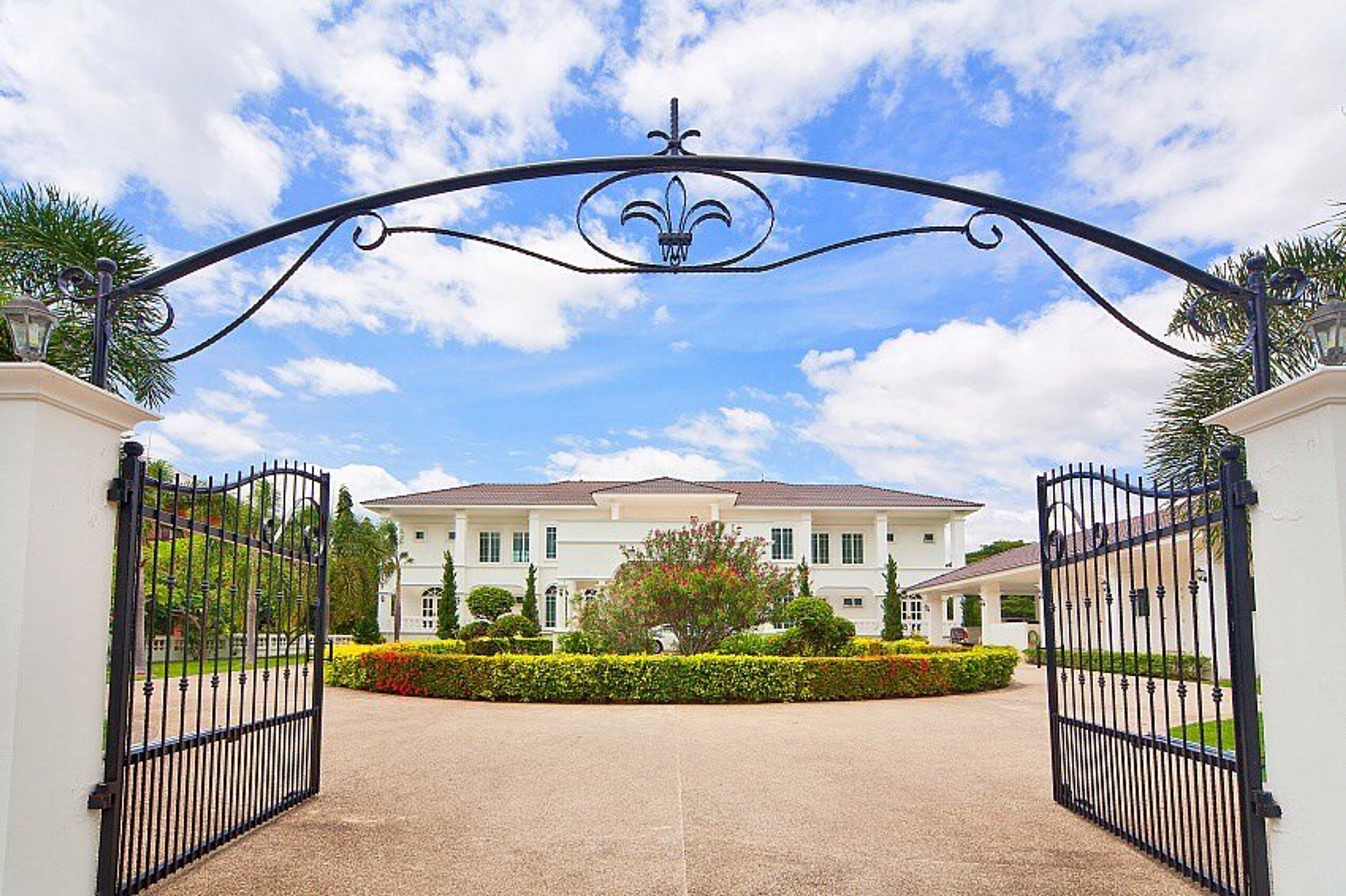 Gate and driveway leading to private parking under the roof.