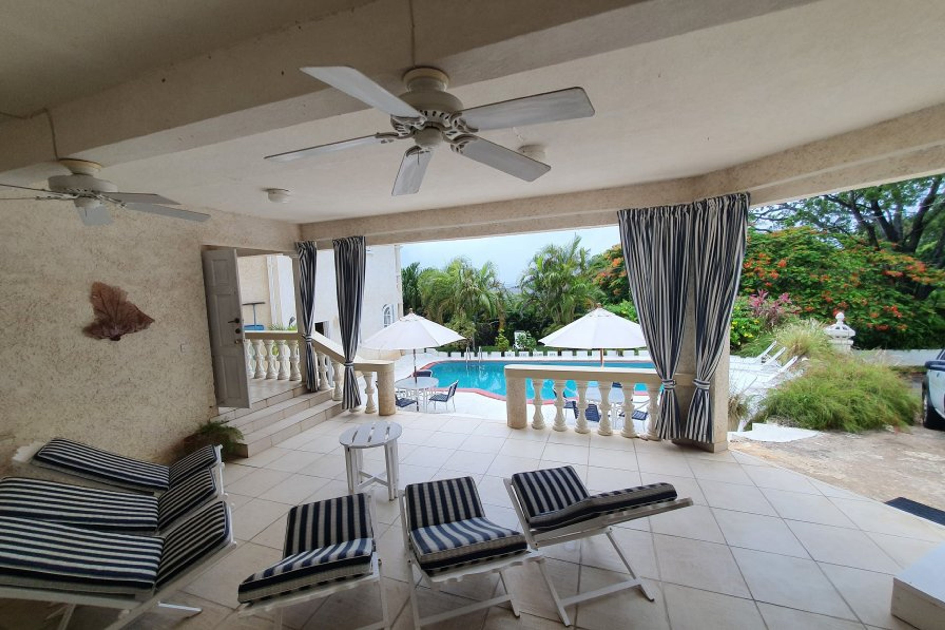 Open and closed pool decks