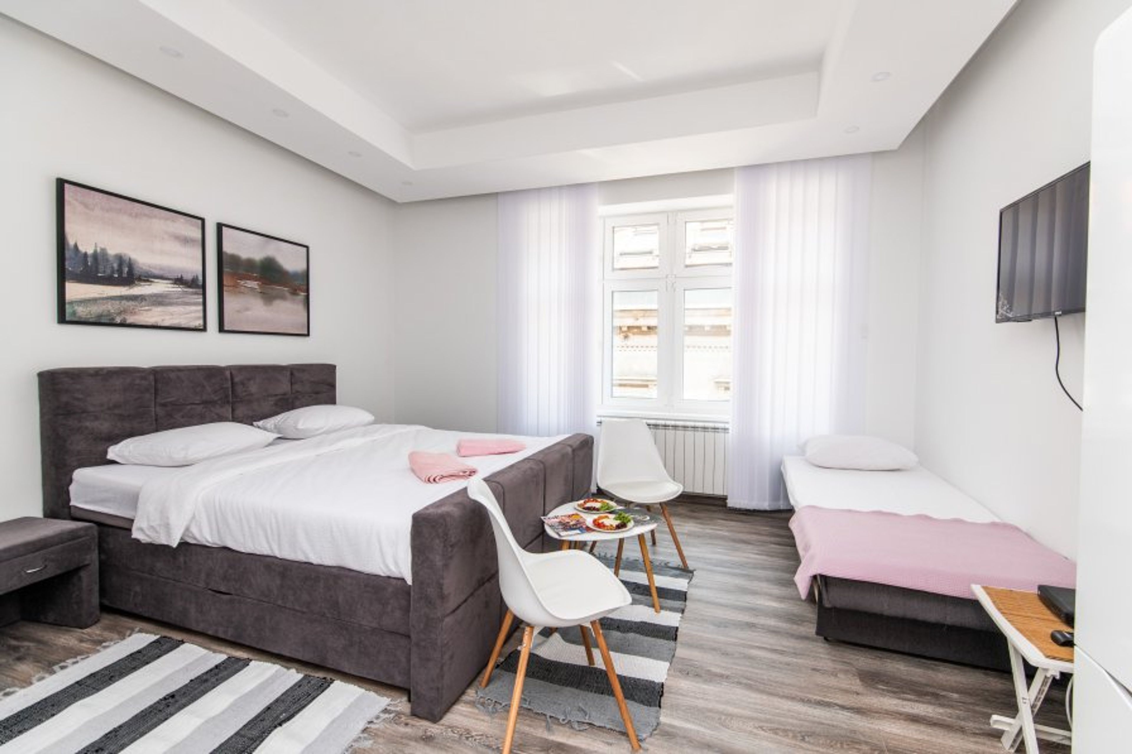 Spacious rooms with king size beds and extendable sofas!