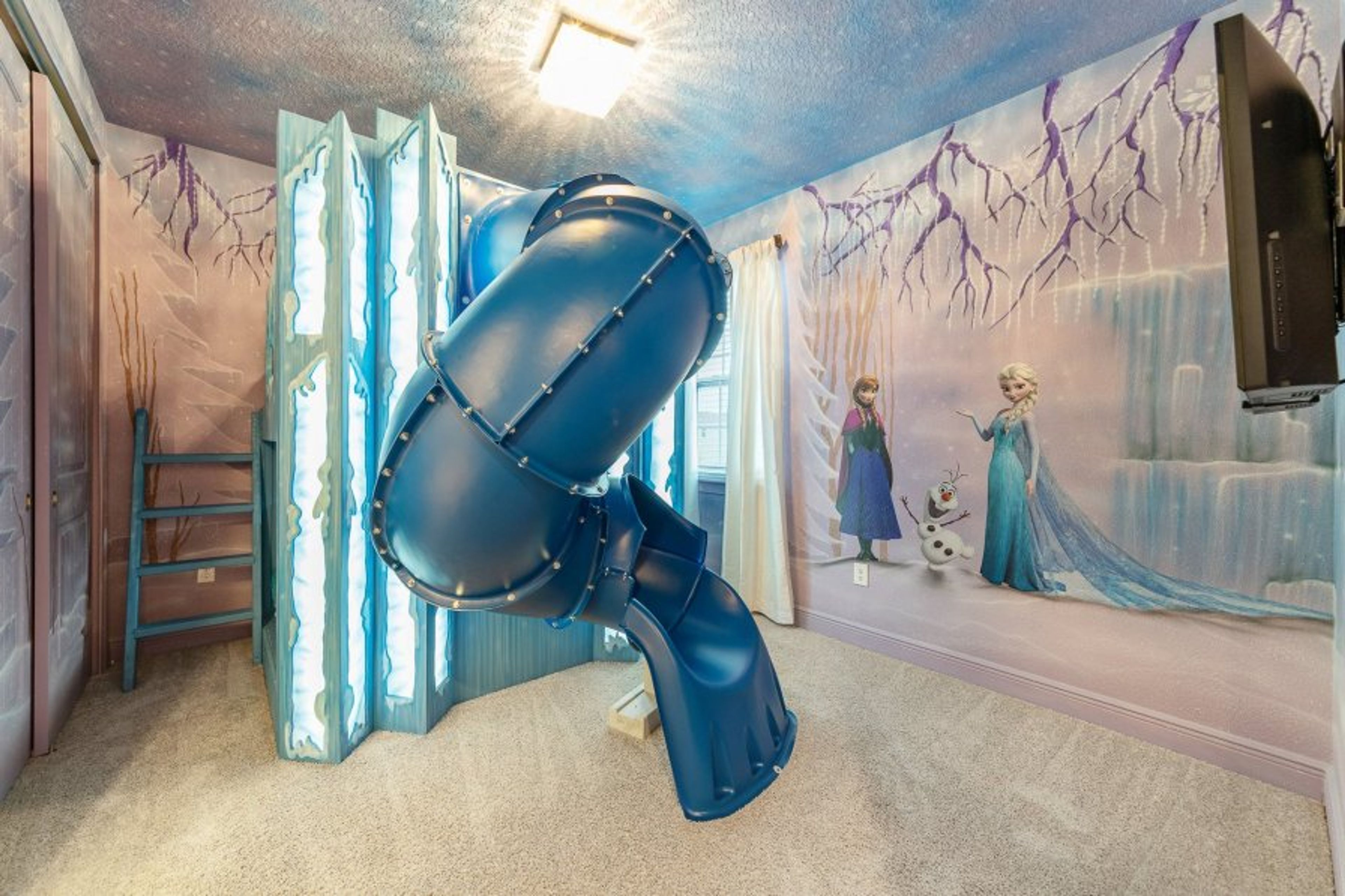 Frozen Themed Kids Room - Double Bunk(Sleep up to 4)