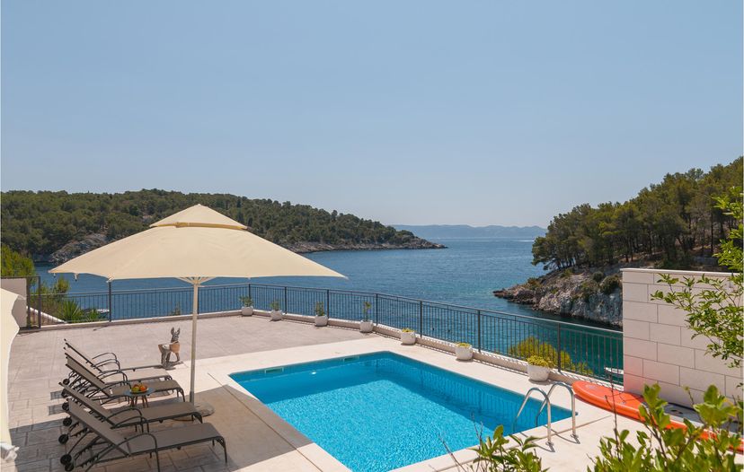 Villa in Croatia, Milna