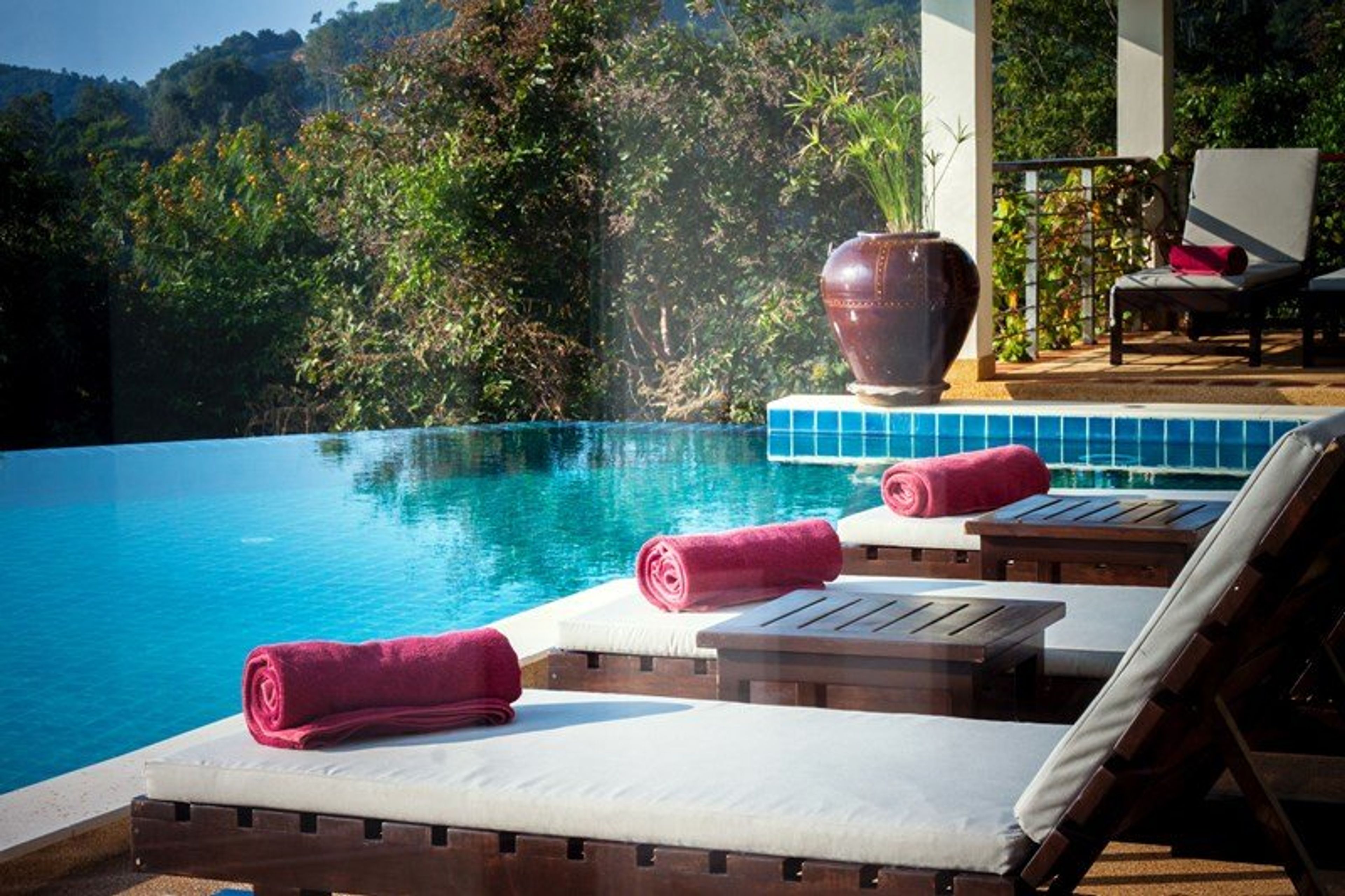 The infinity pool and deck