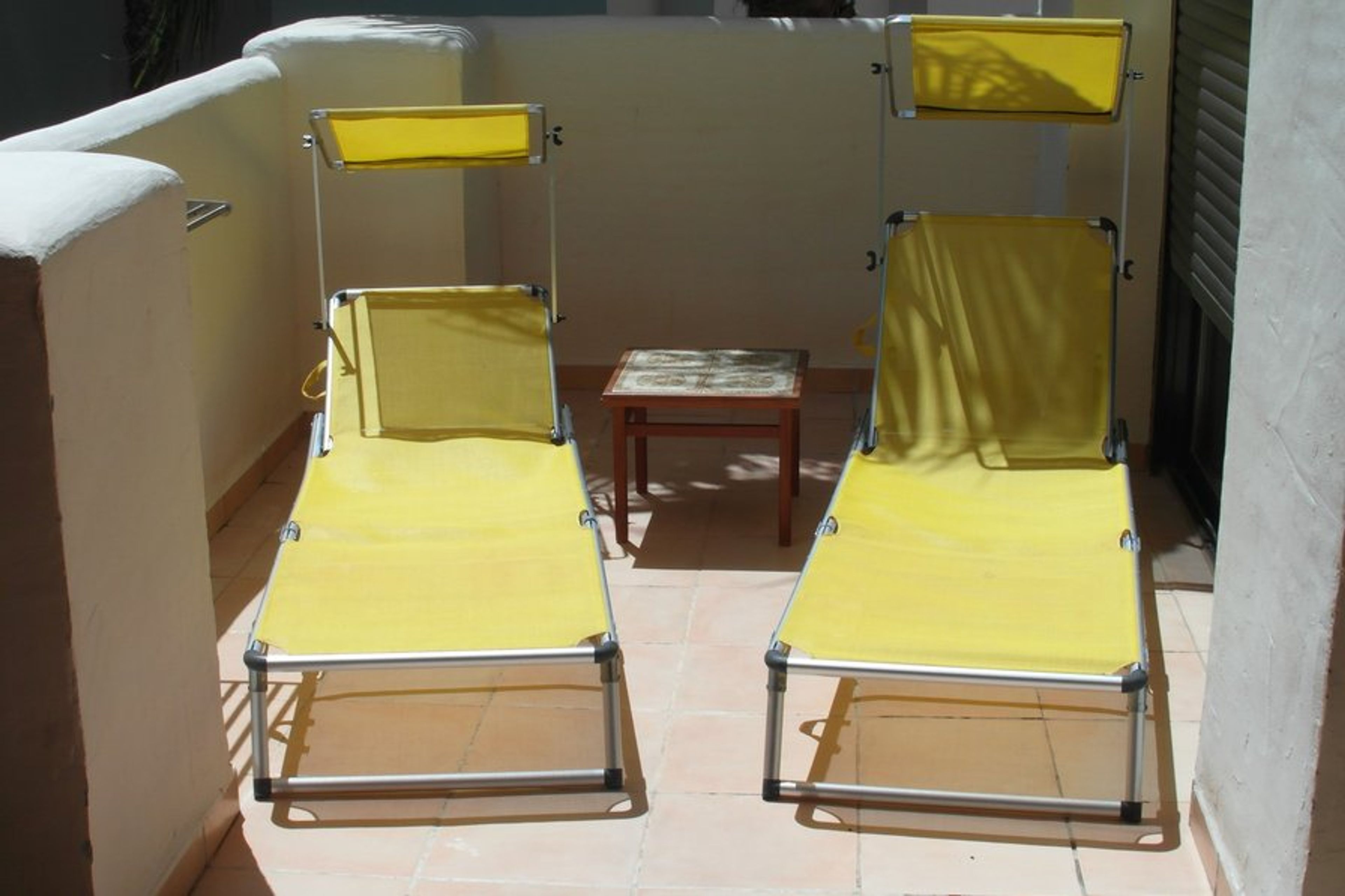 Secluded balcony - relax in the sun or shade