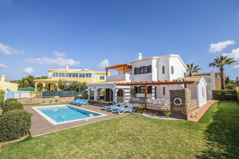 Villa in Galé, Algarve