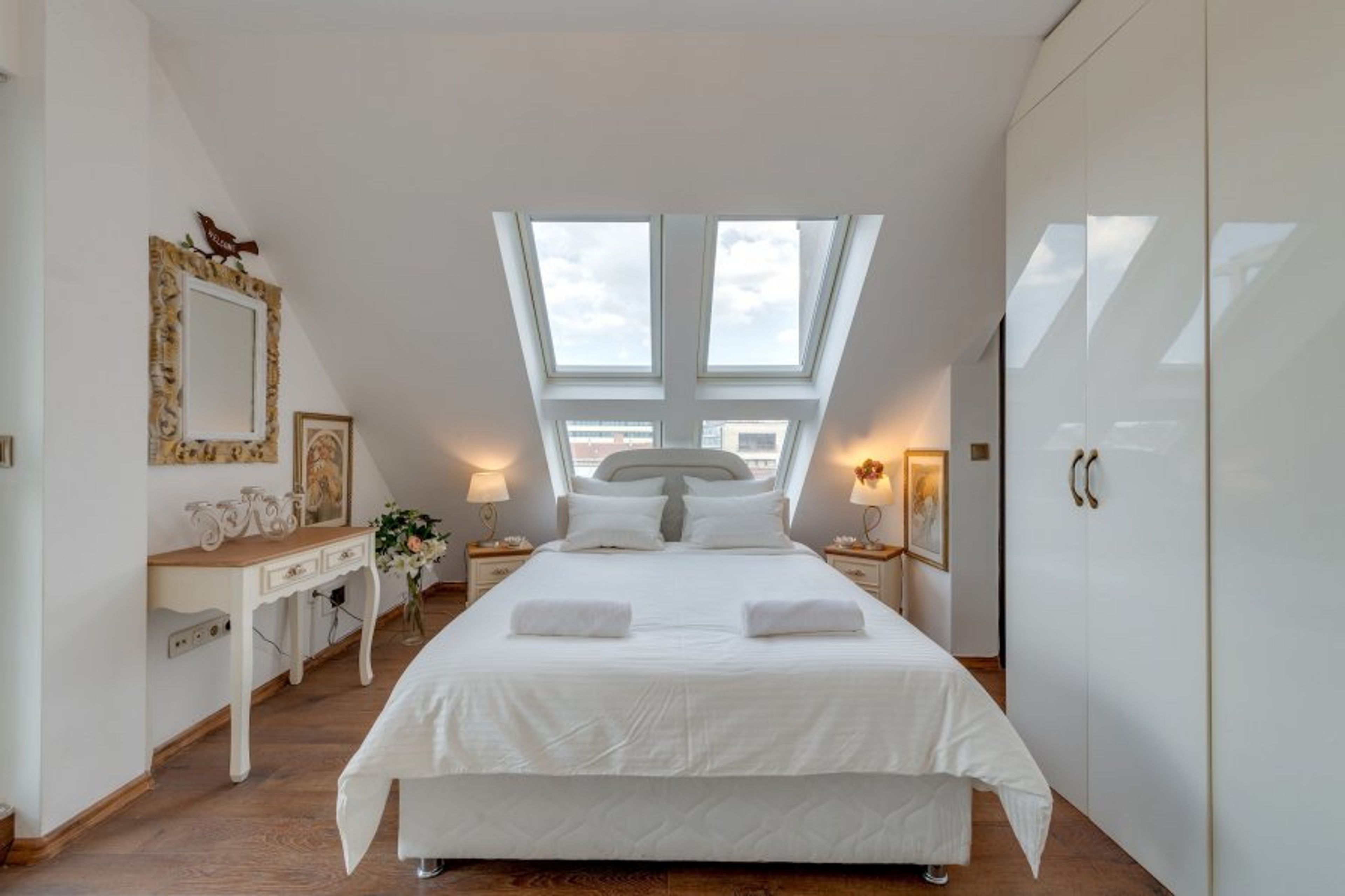 King size bed 