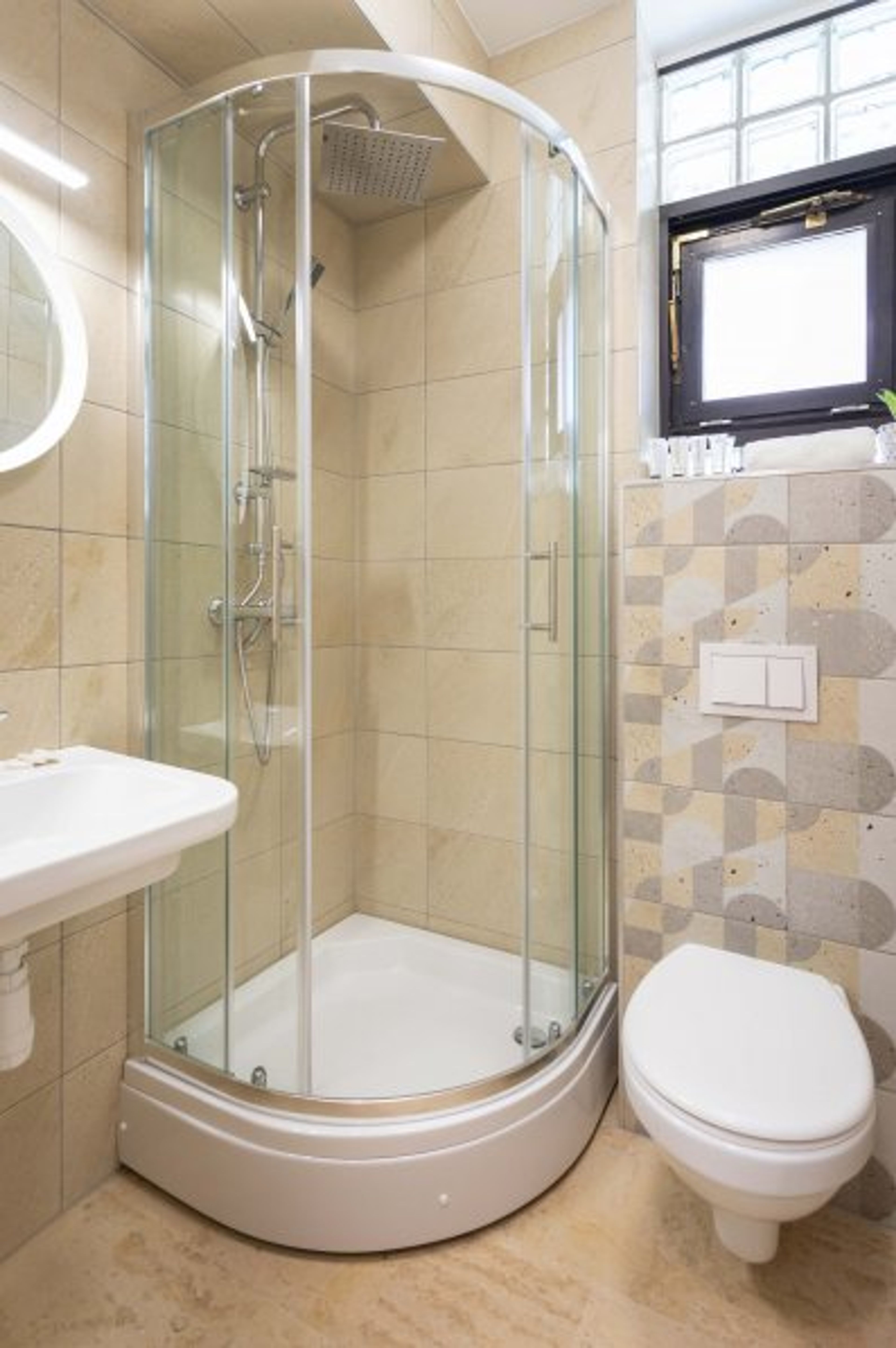 Fully equipped bathroom 