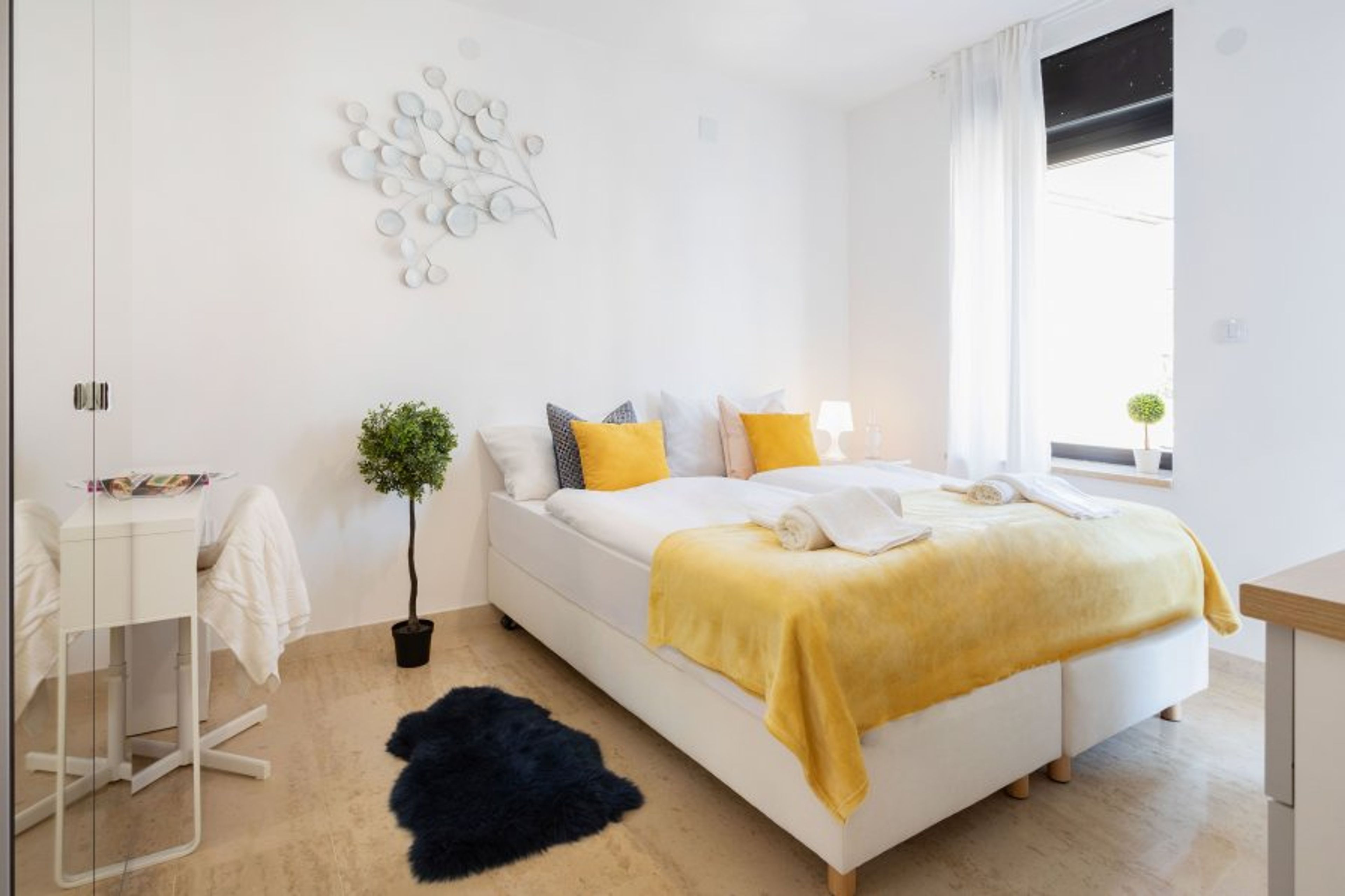 Modernly decorated bedroom 