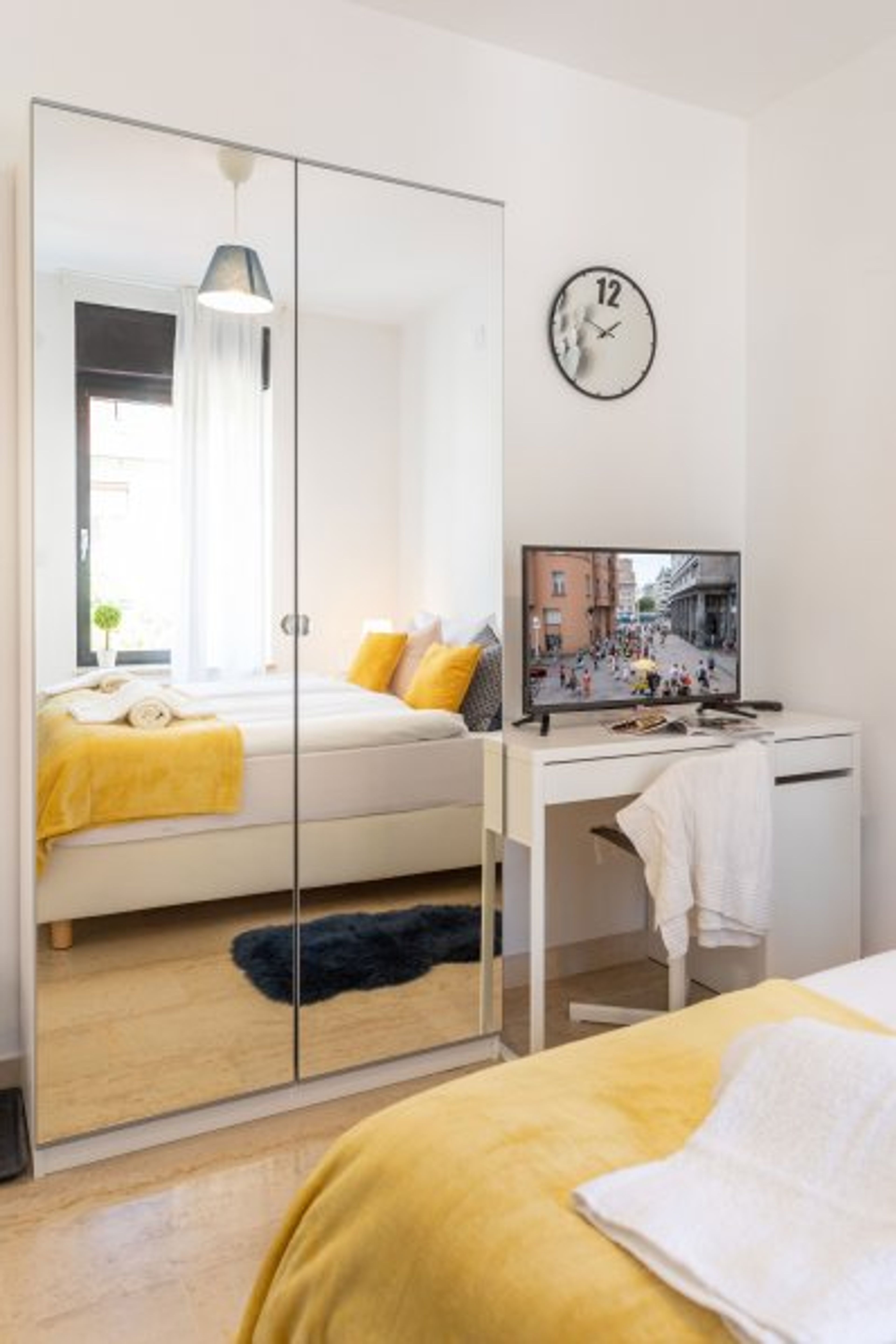 Modernly decorated bedroom 