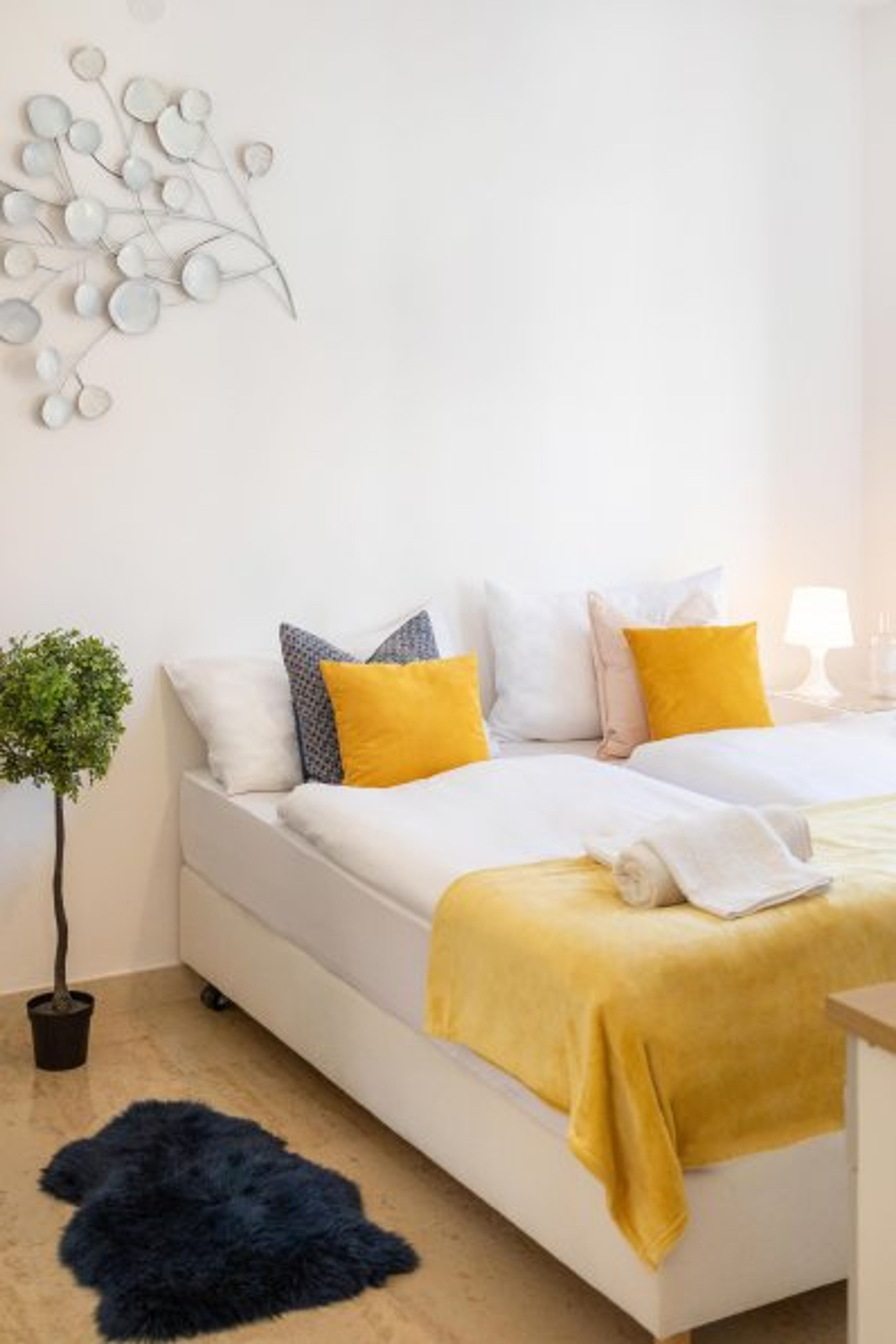 Modernly decorated bedroom 