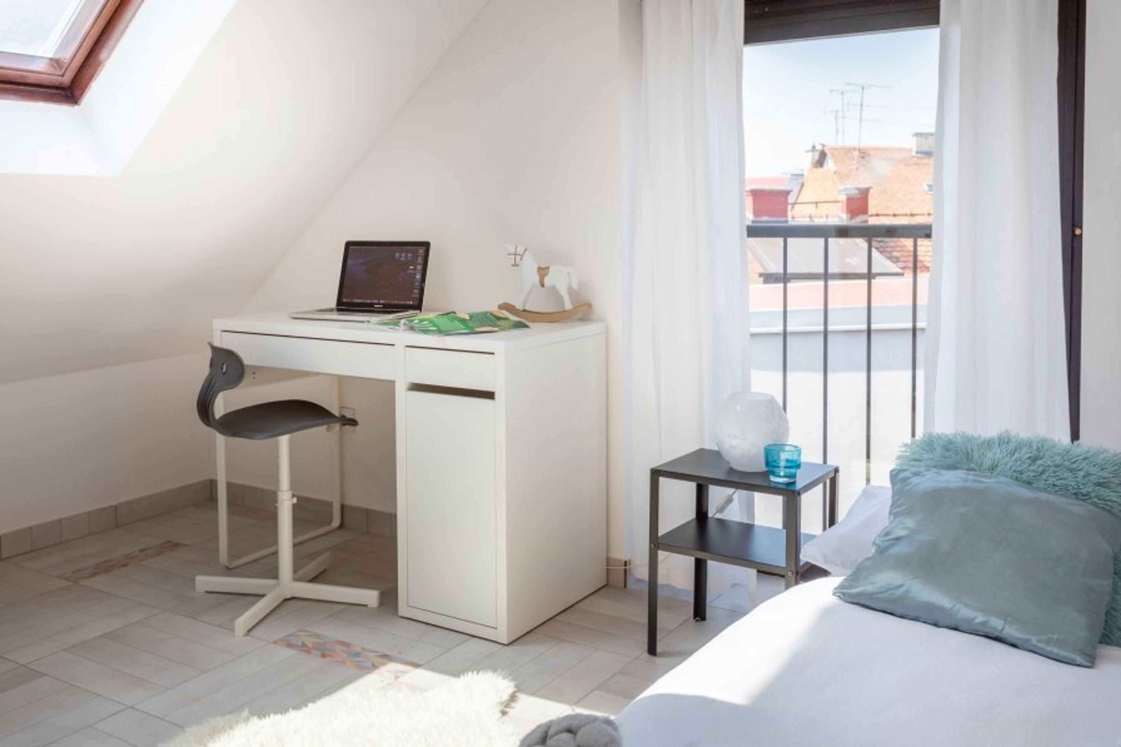 Laptop friendly Loft 