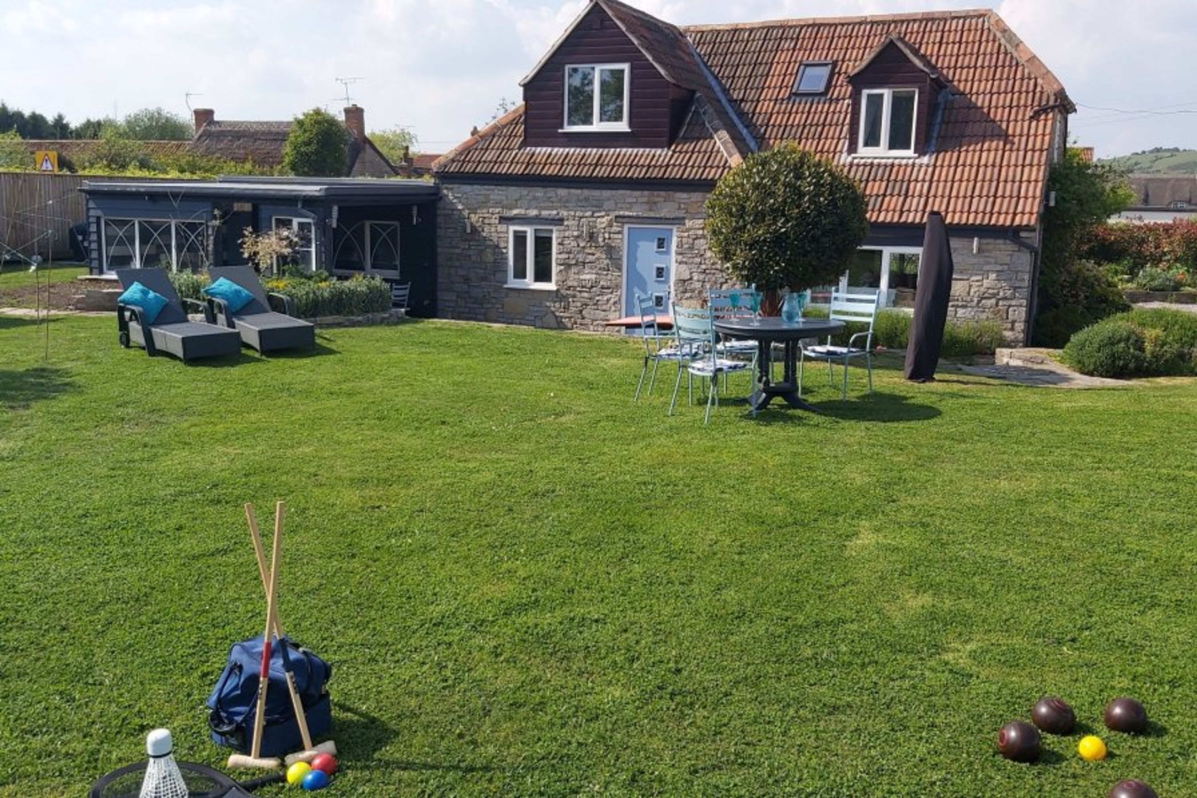 Fabulous detached cottage with spacious garden. Croquet and lawn bowls