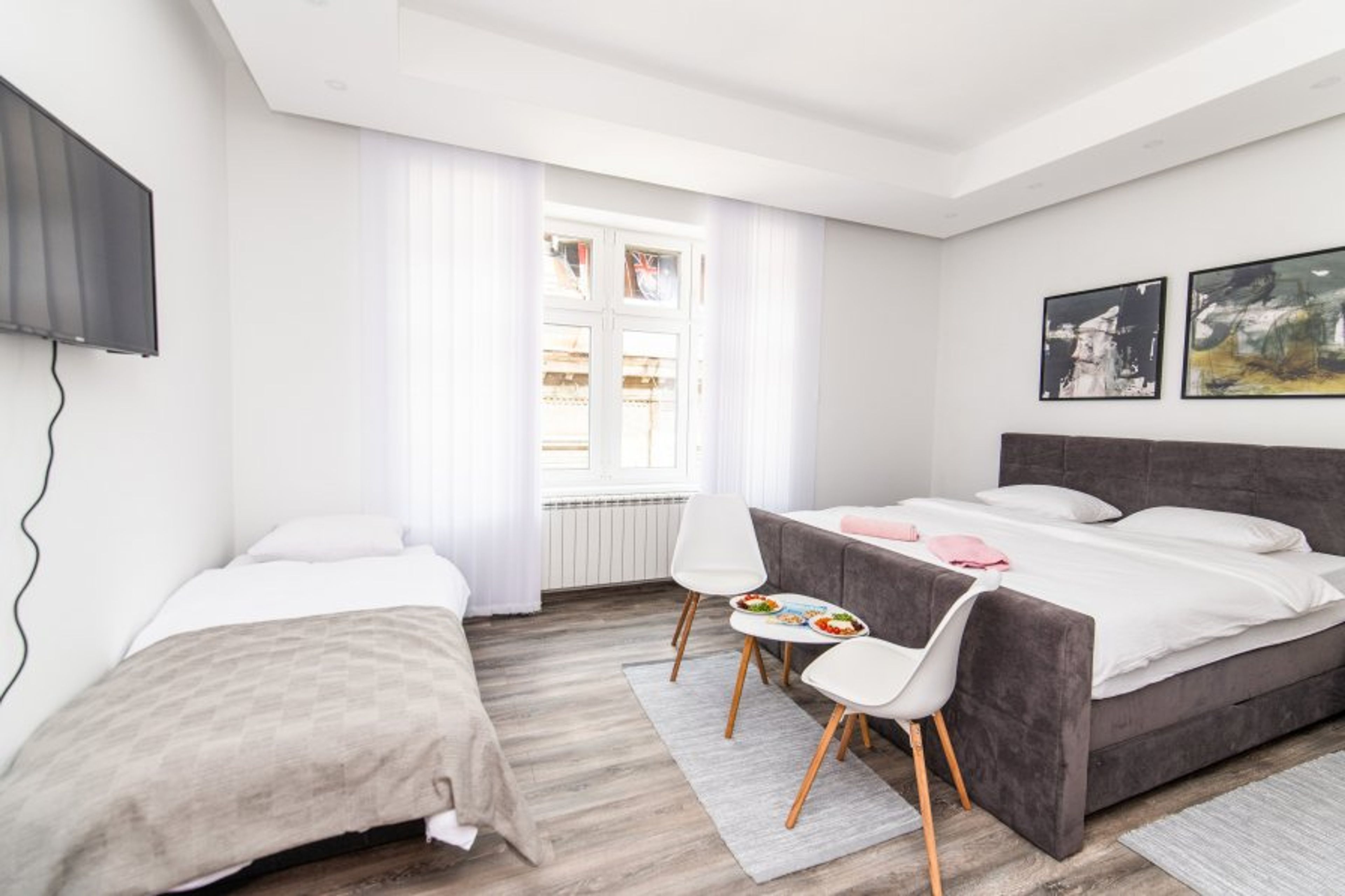 Our spacious and bright studio apartment with a king size bed and an extendable sofa!