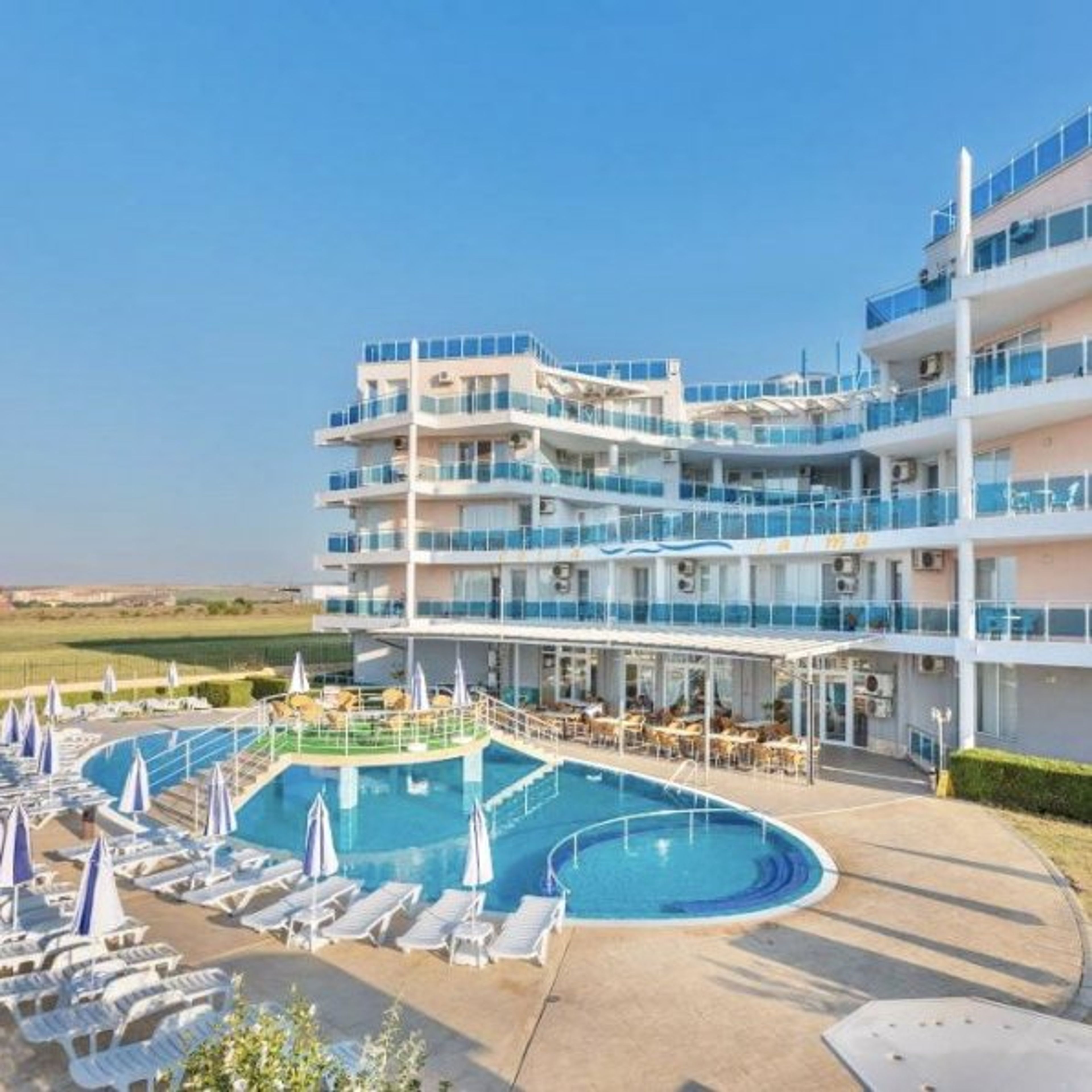 Front pool and sun bathing area