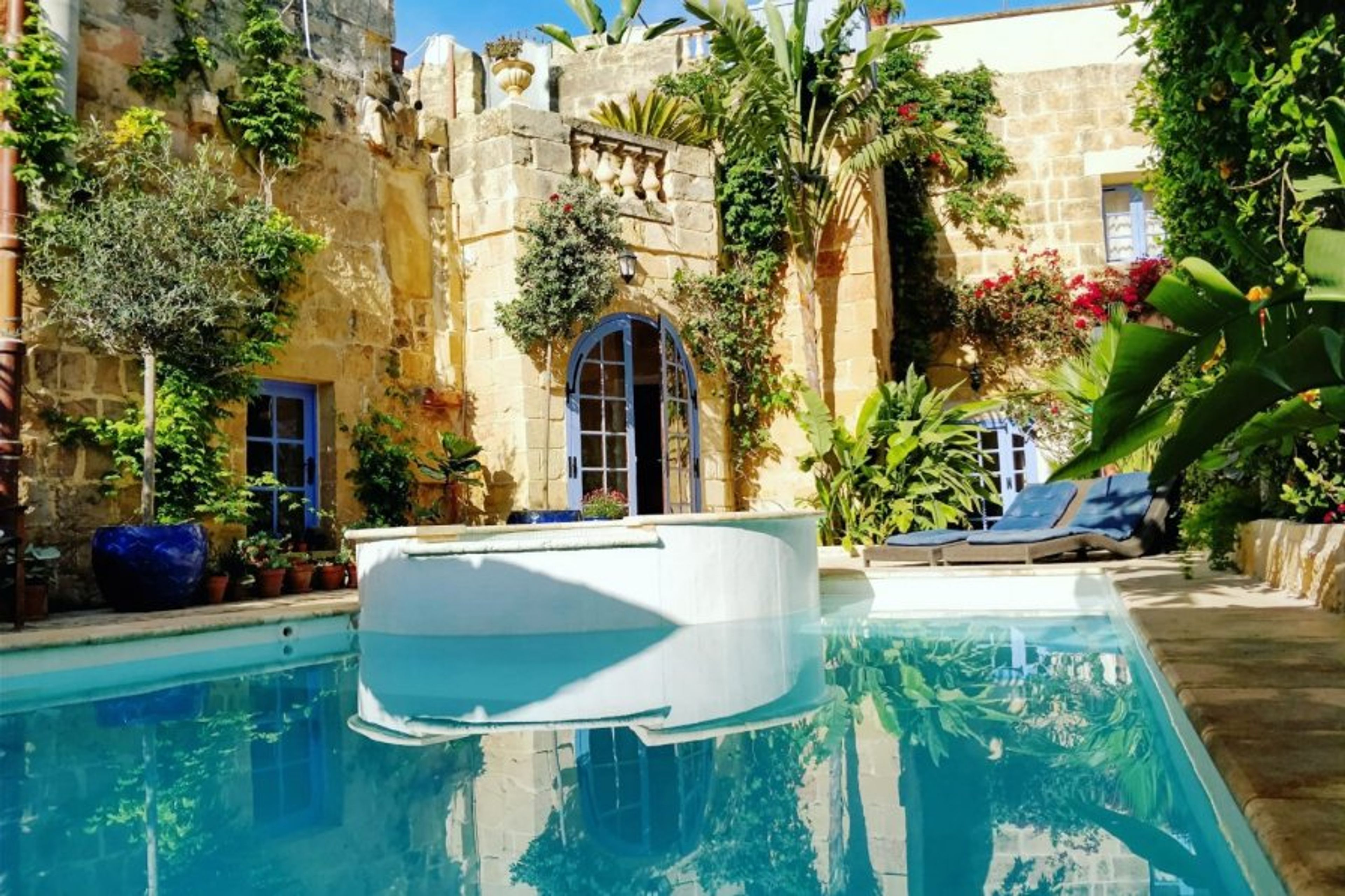 Villa Kiostro - Farmhouse rental with pool and Jacuzzi 