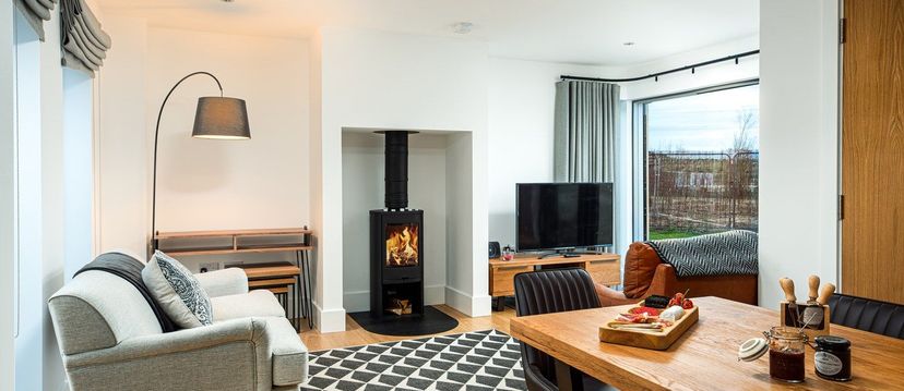 Villa in Crossways, England