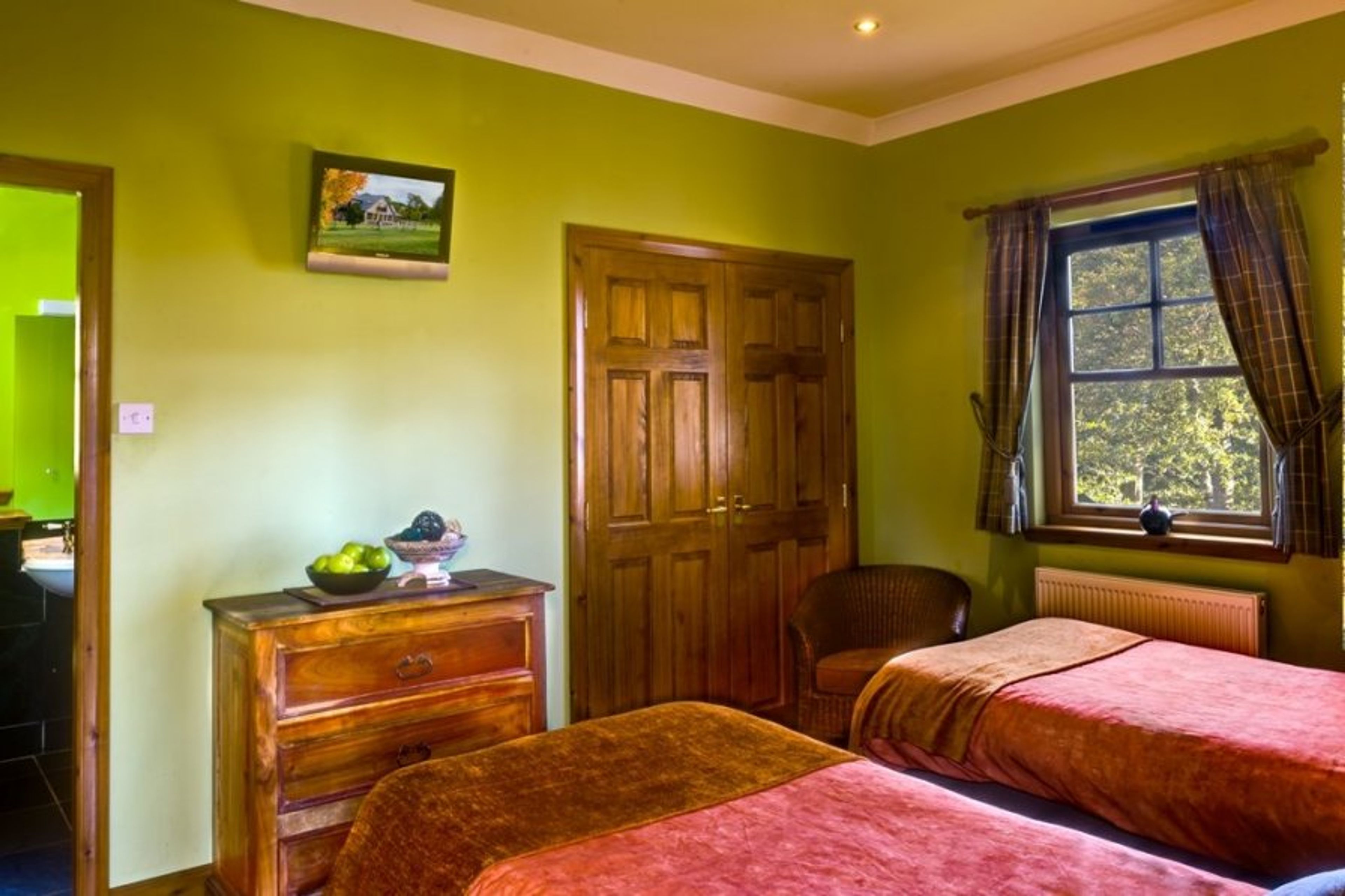 Twin bedroom