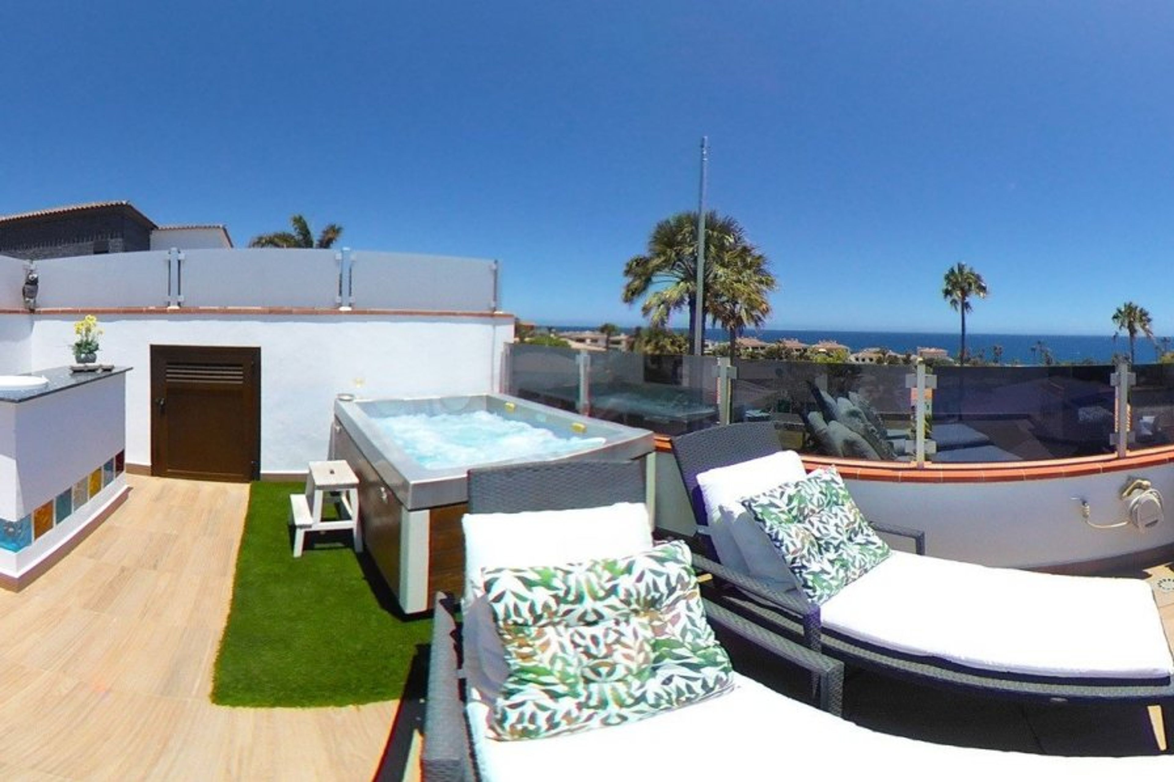 Jacuzzi on the private roof terrace with stunning views!