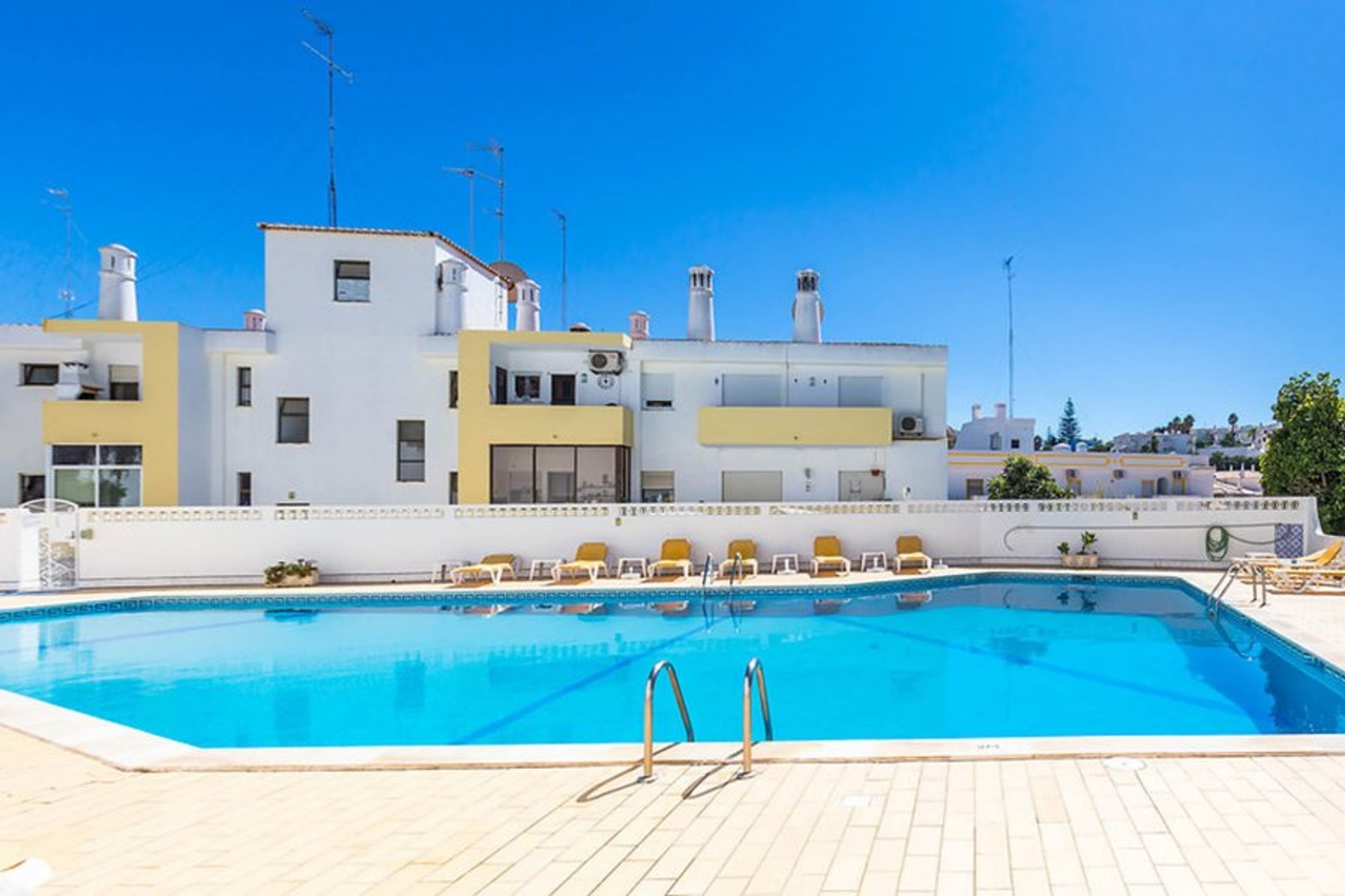 Secluded shared pool area