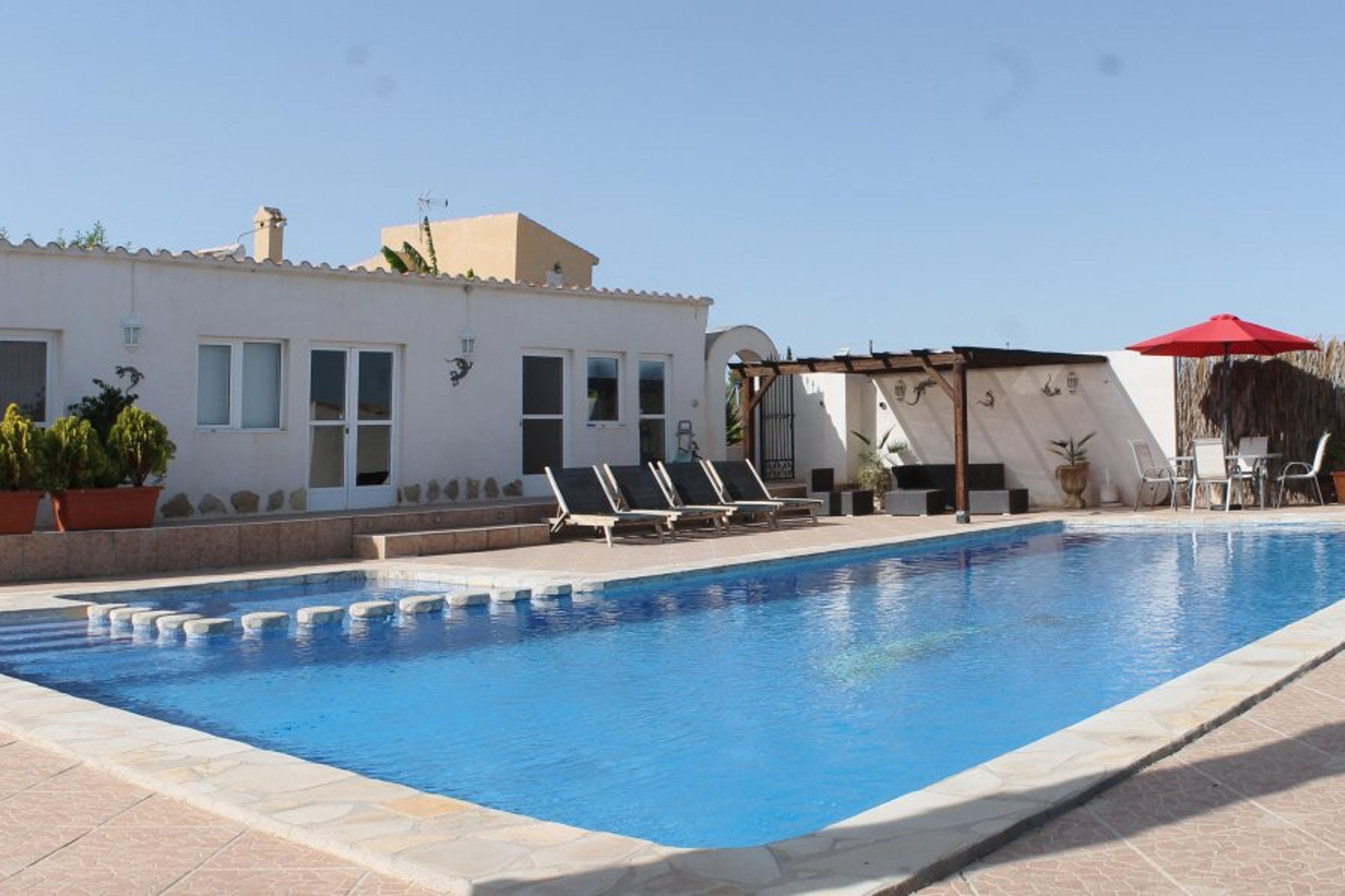 Pool & poolhouse