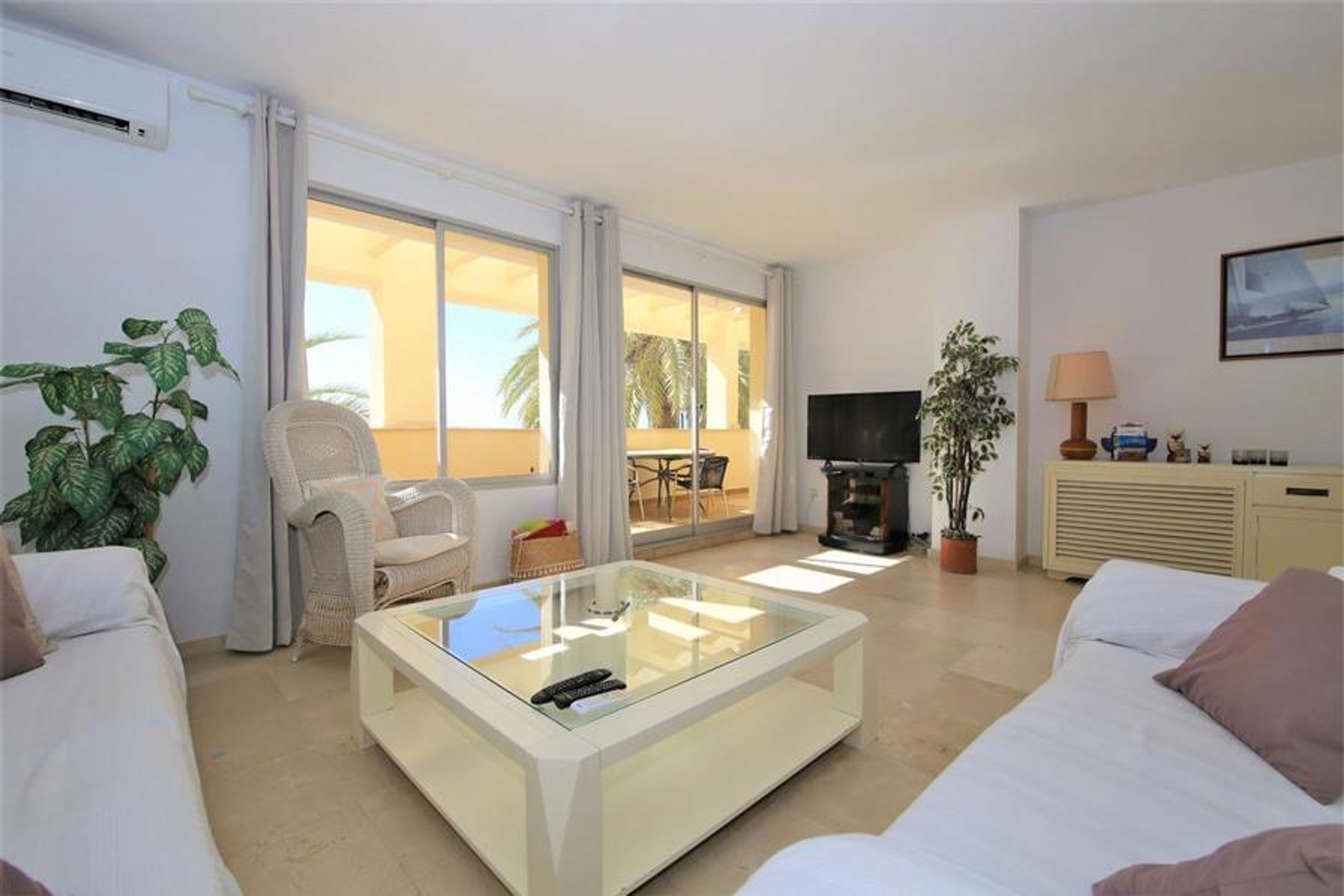 Lounge area with air conditioning and TV with plen