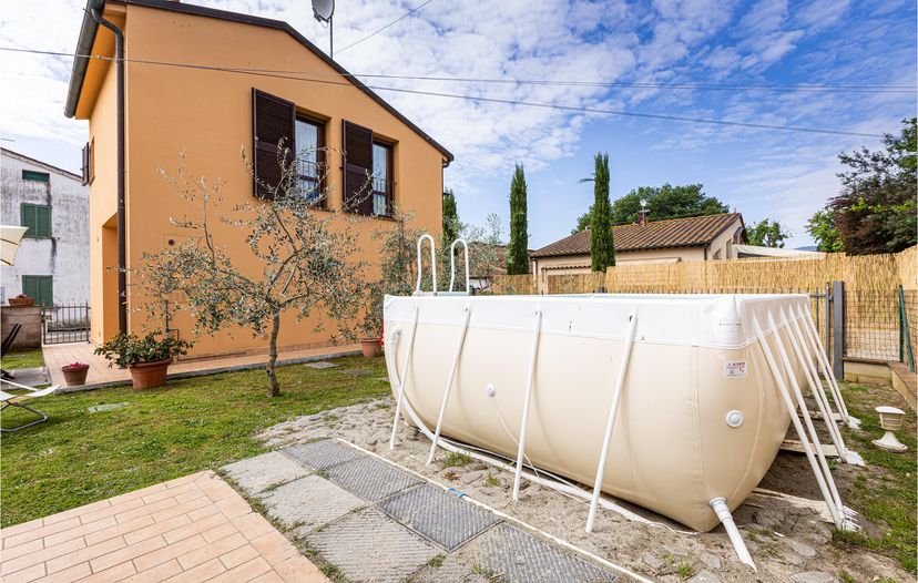 Villa in Orentano, Italy