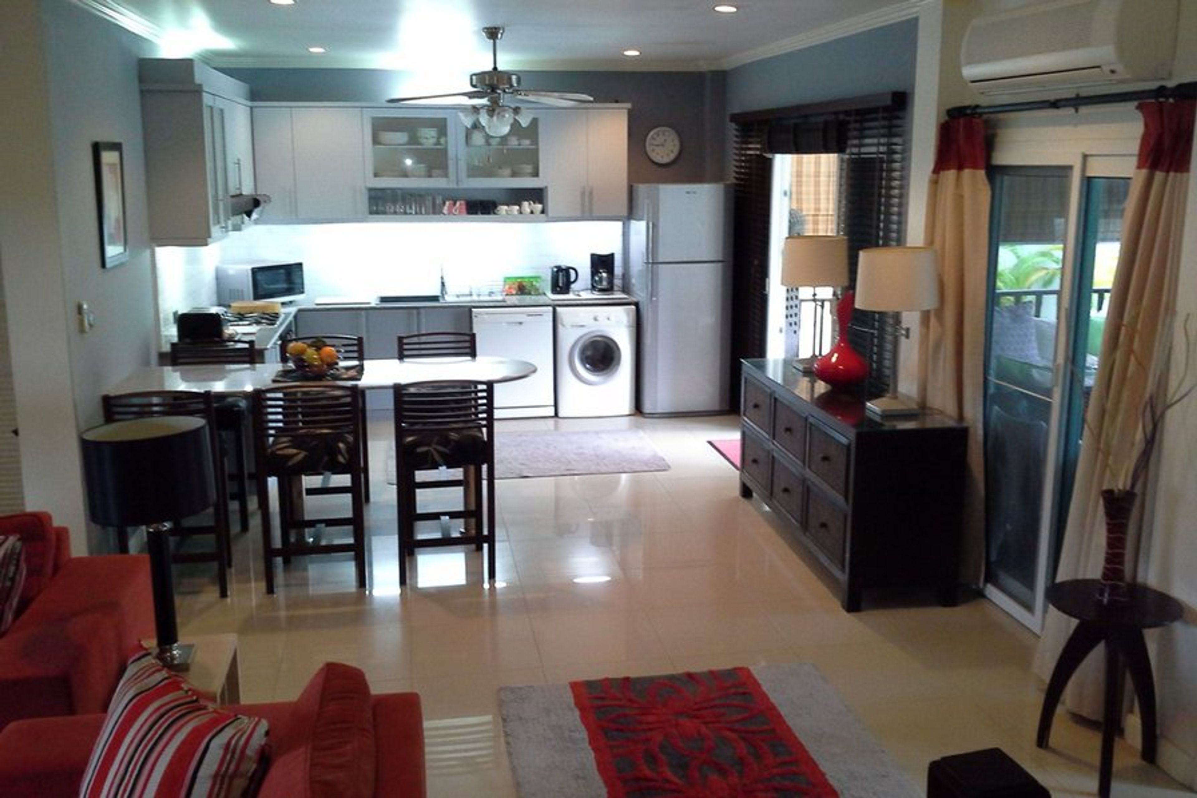 Kitchen & Dining Area