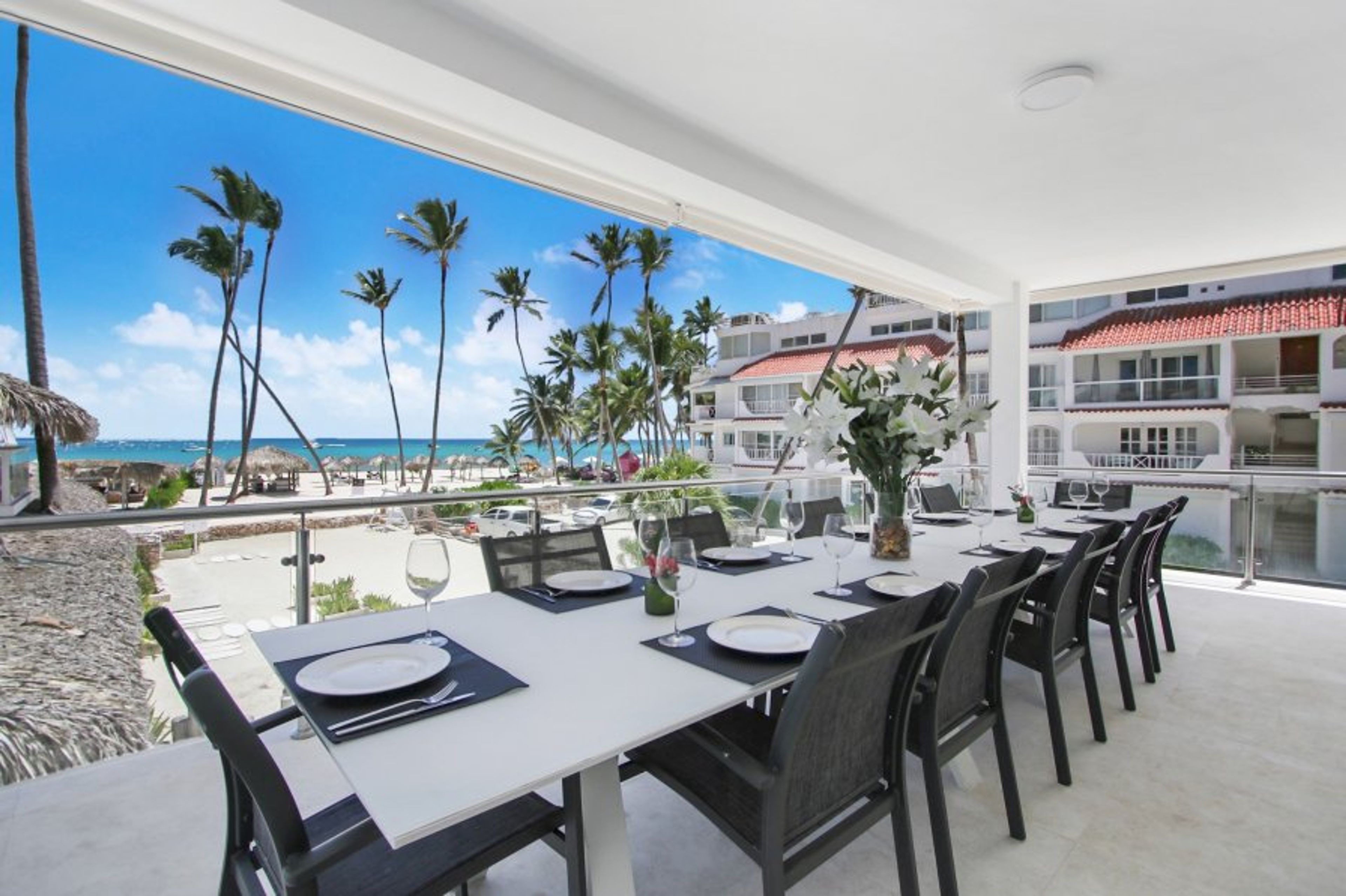 Spend a wonderful time having dinner with an ocean view
