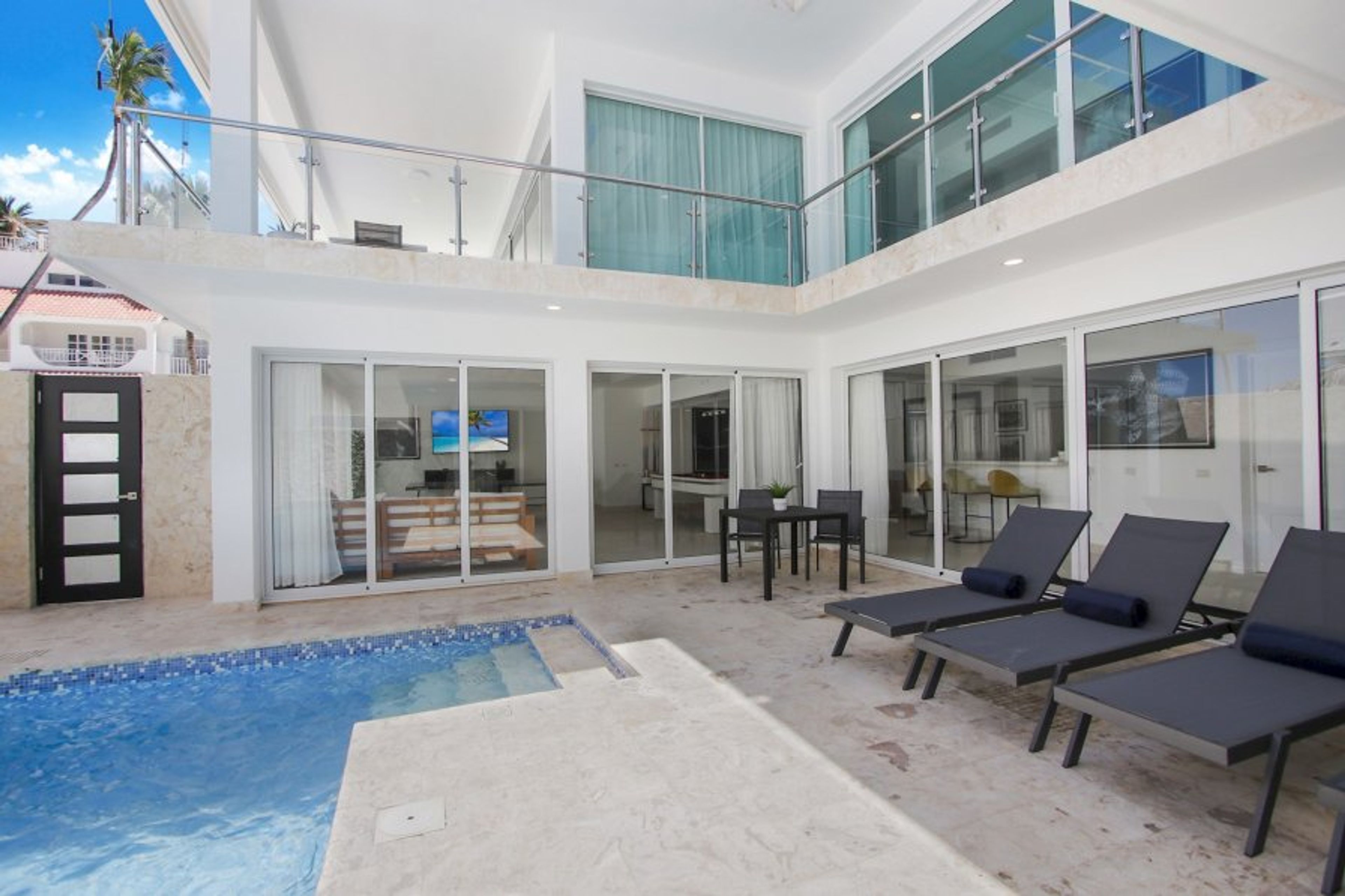 Enjoy clean and nice private swimming pool
