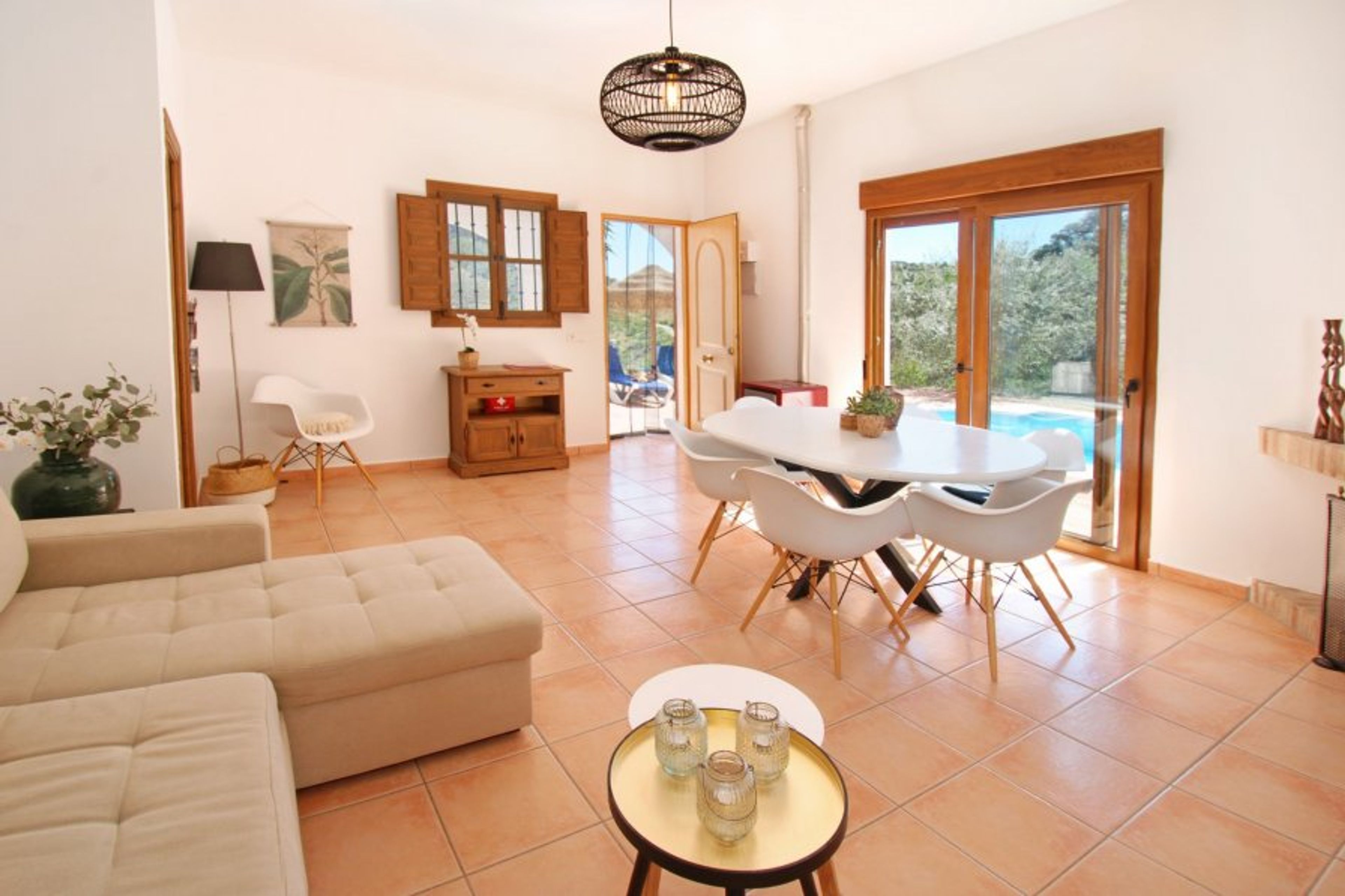 Cosy living/dining room. with direct access to the terraces. 