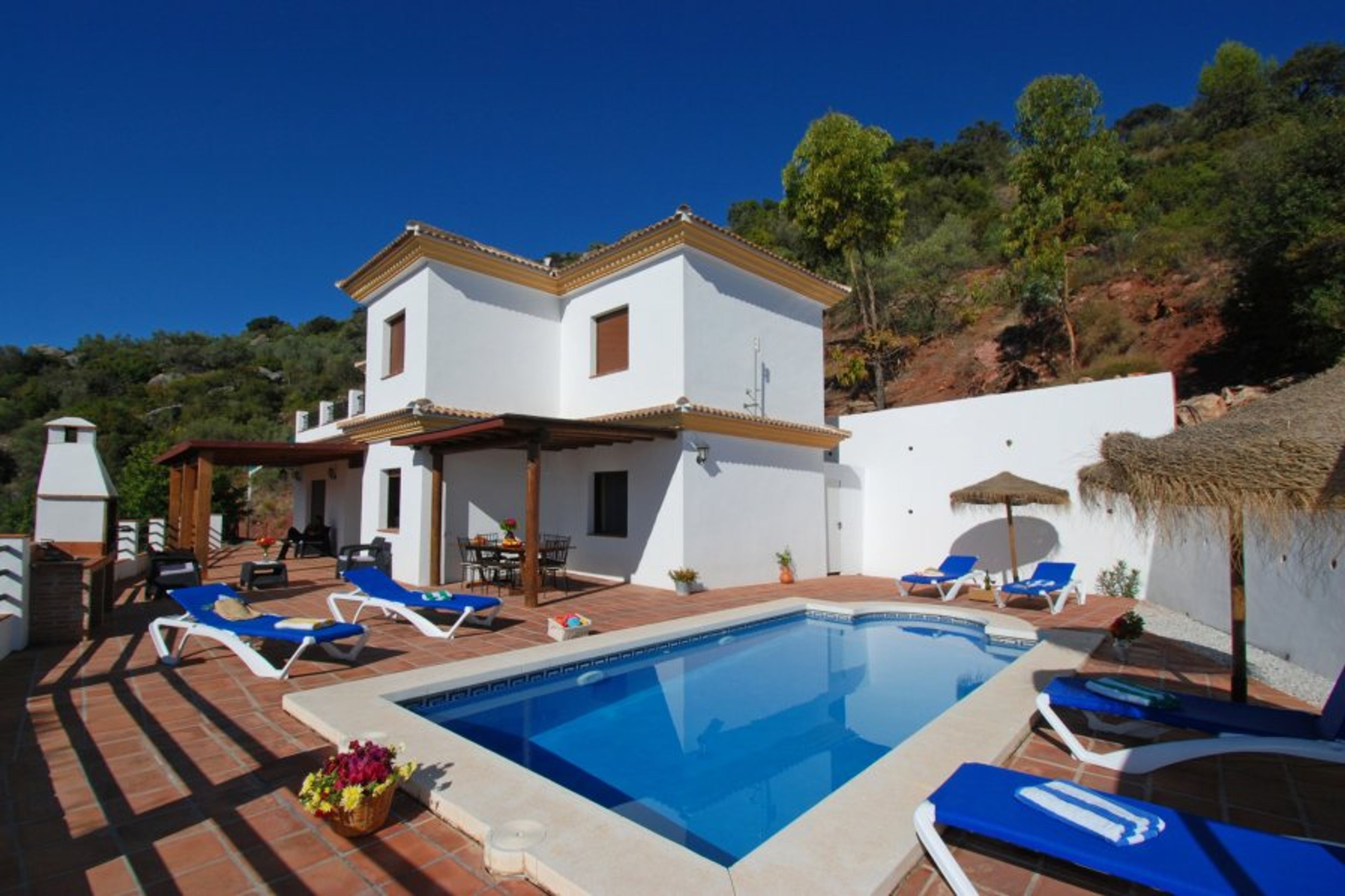 Villa, pool, terraces and views!