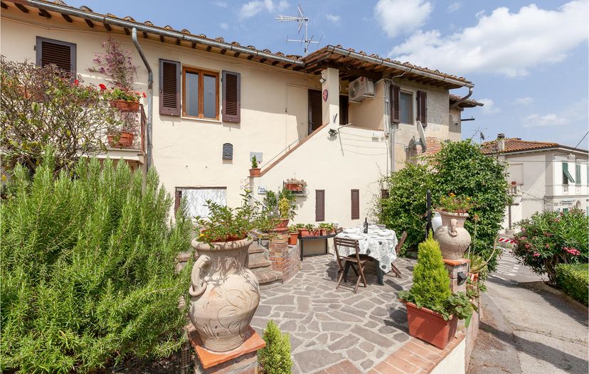 Villa in Montefoscoli, Italy