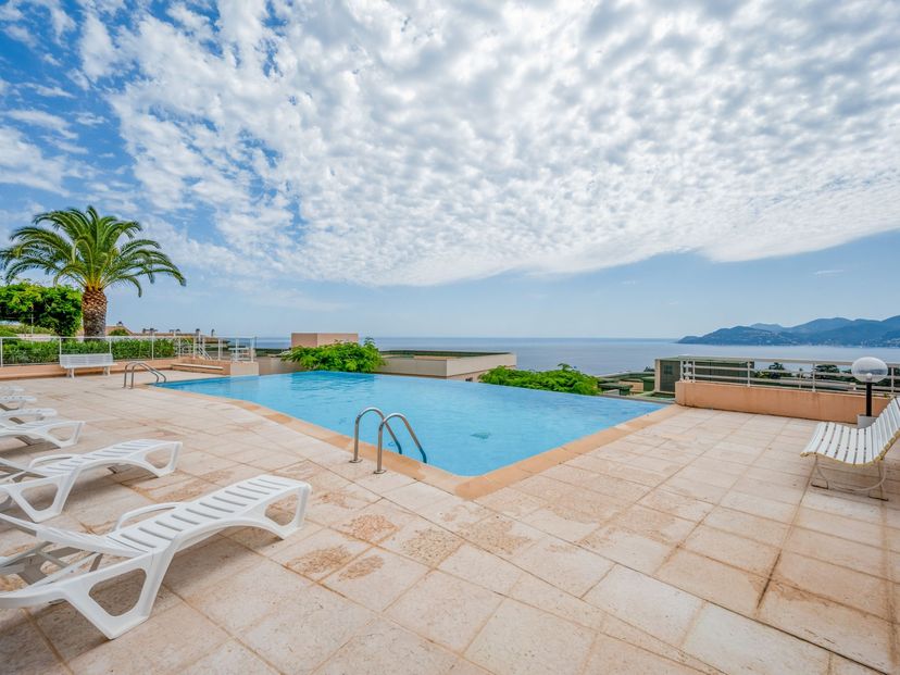 Apartment in Pierre Longue, the South of France