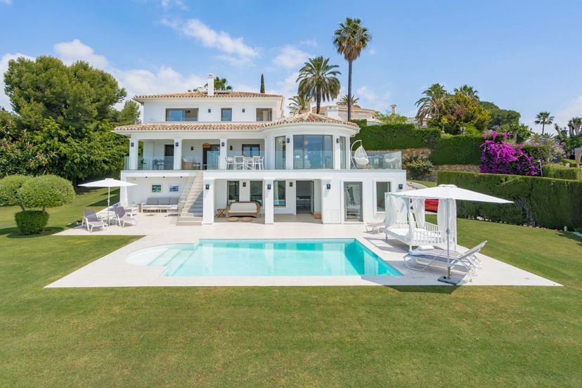 Villa in La Alquería-El Paraíso, Spain