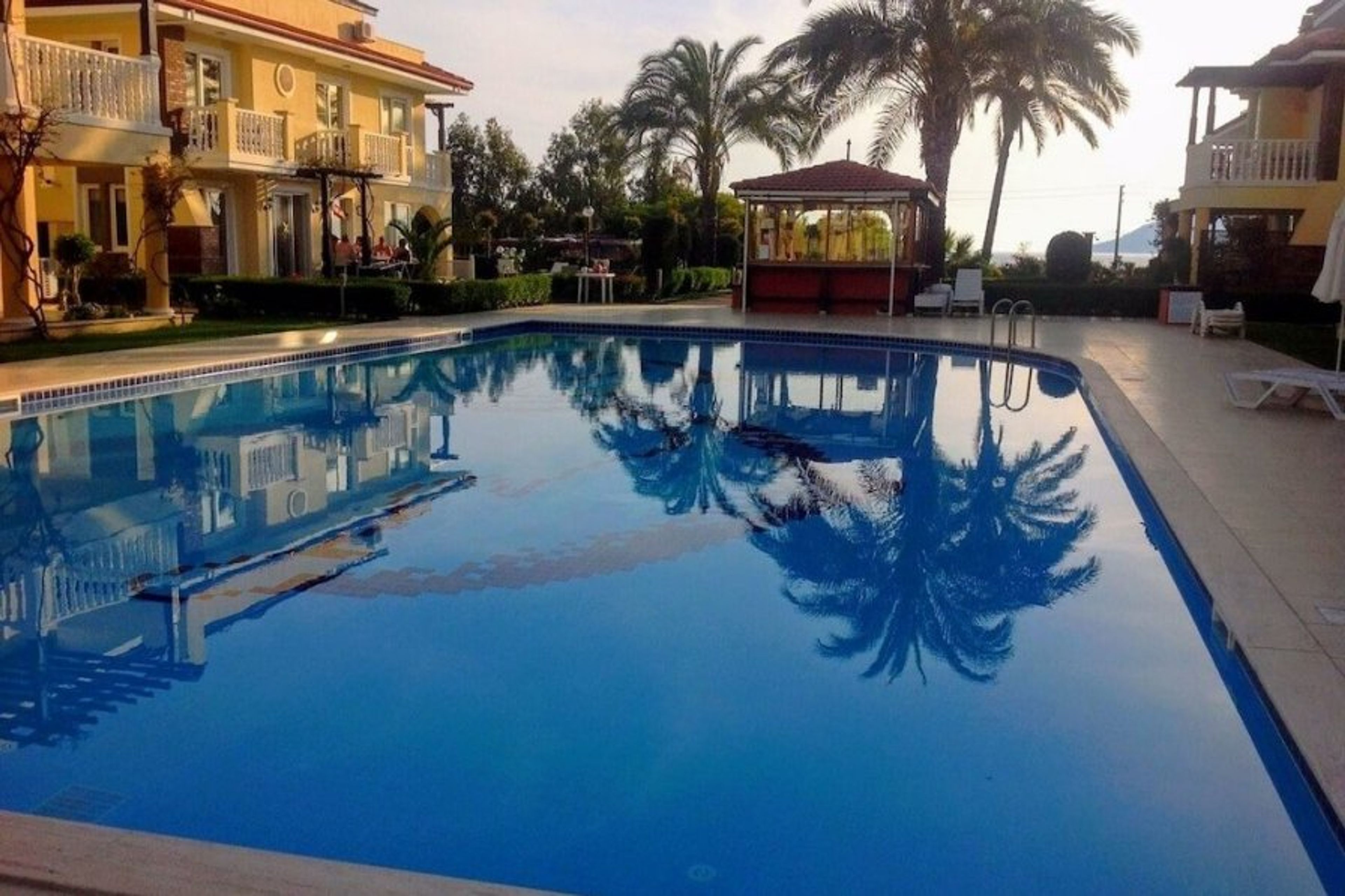 Seaside shared pool and sunbathing terrace. Beach at the front