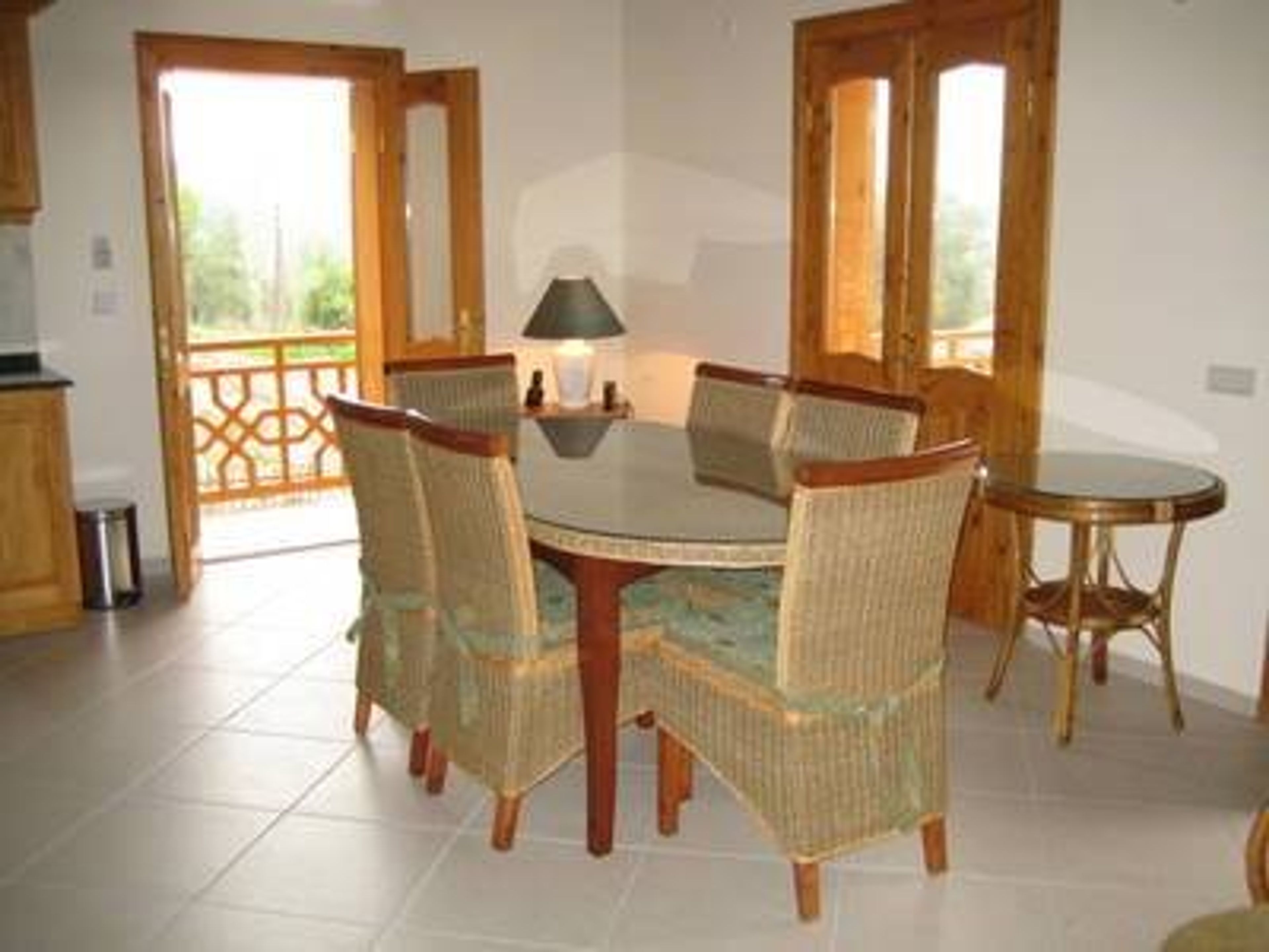 dining area to balcony