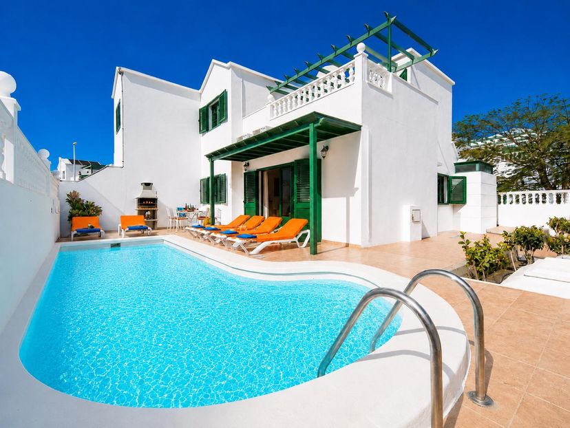 Villa in Spain, Puerto del Carmen: Beautiful Villa with Private Pool and Terrace