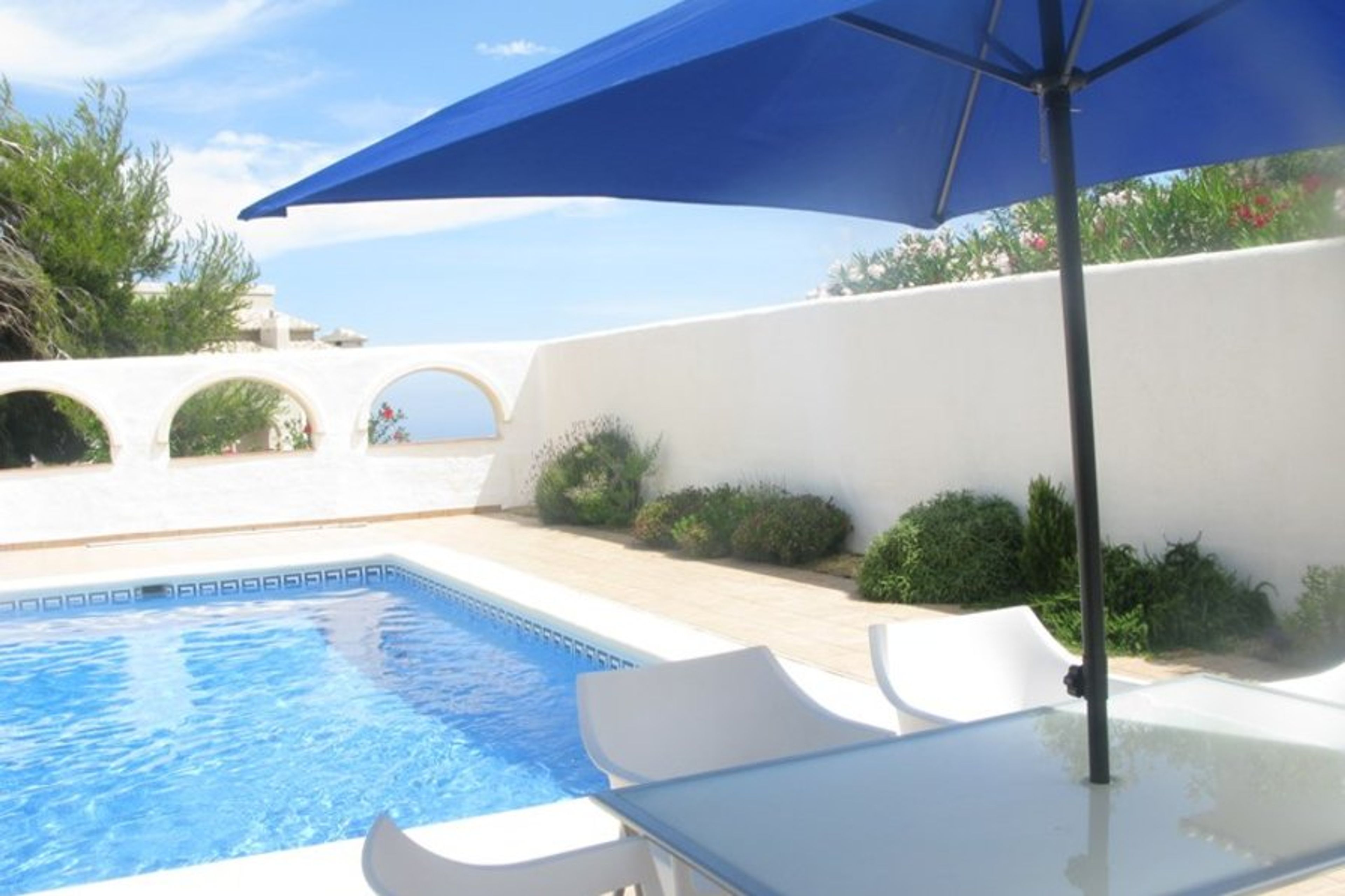 2 bedroom villa overlooking the sea, private pool in arched courtyard