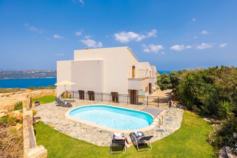 Villa in Greece, Chania region: Beautiful villa with private pool and terrace with sea views