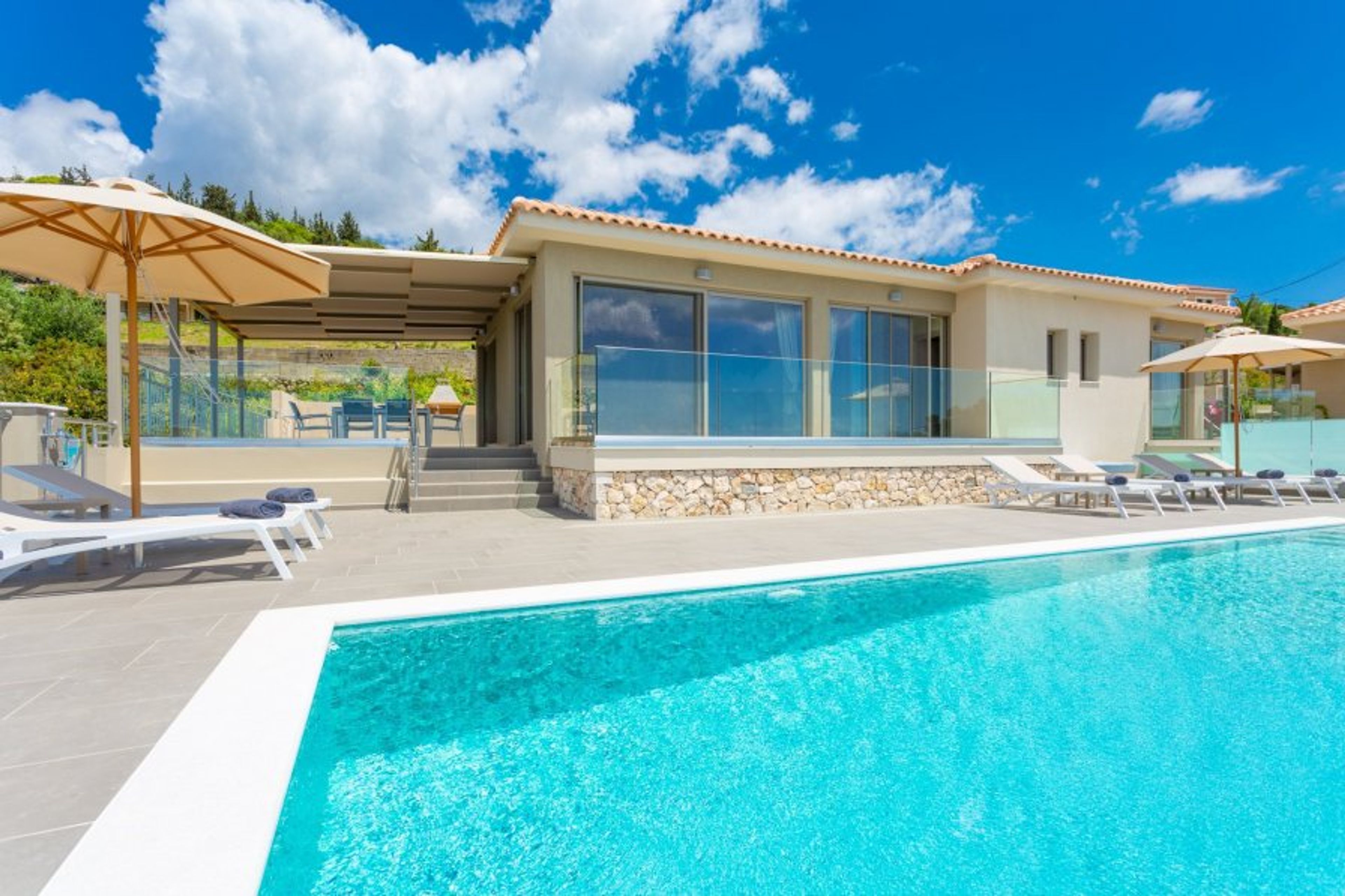 Beautiful villa with private infinity pool and terrace with panoramic sea views 