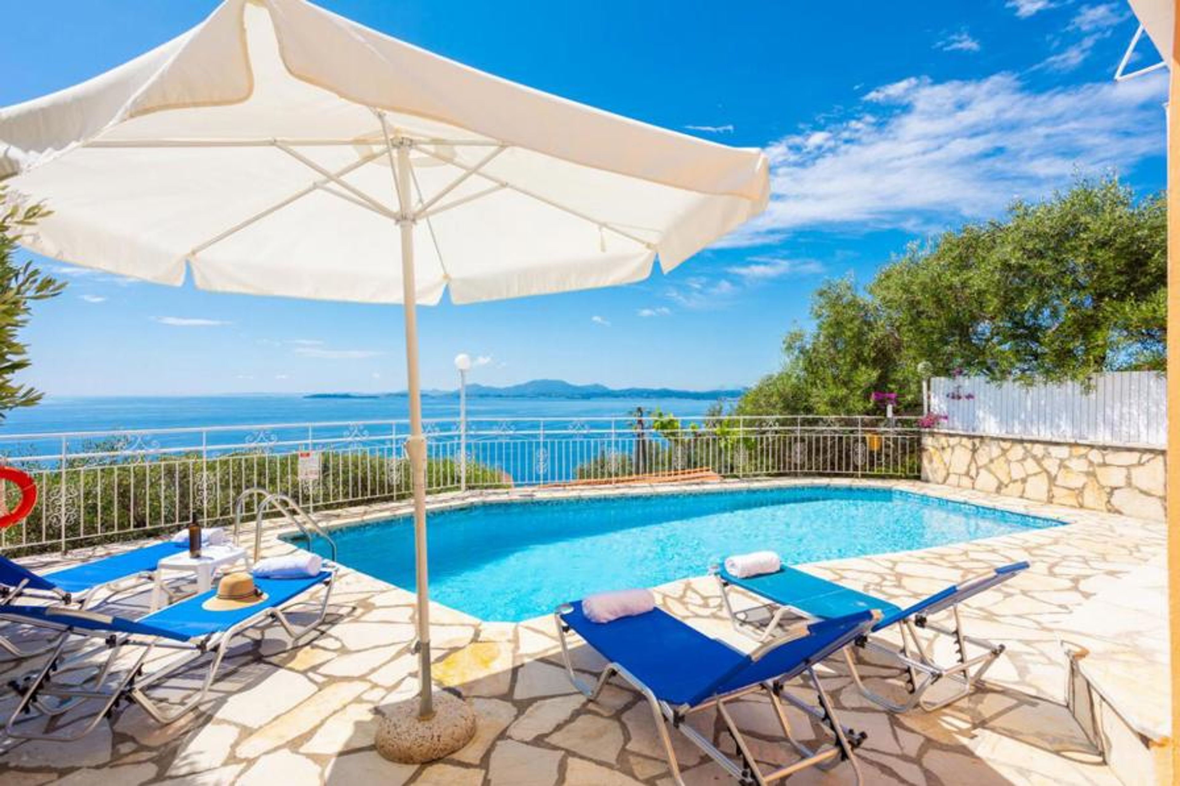 Beautiful villa with private pool and terrace with sea views