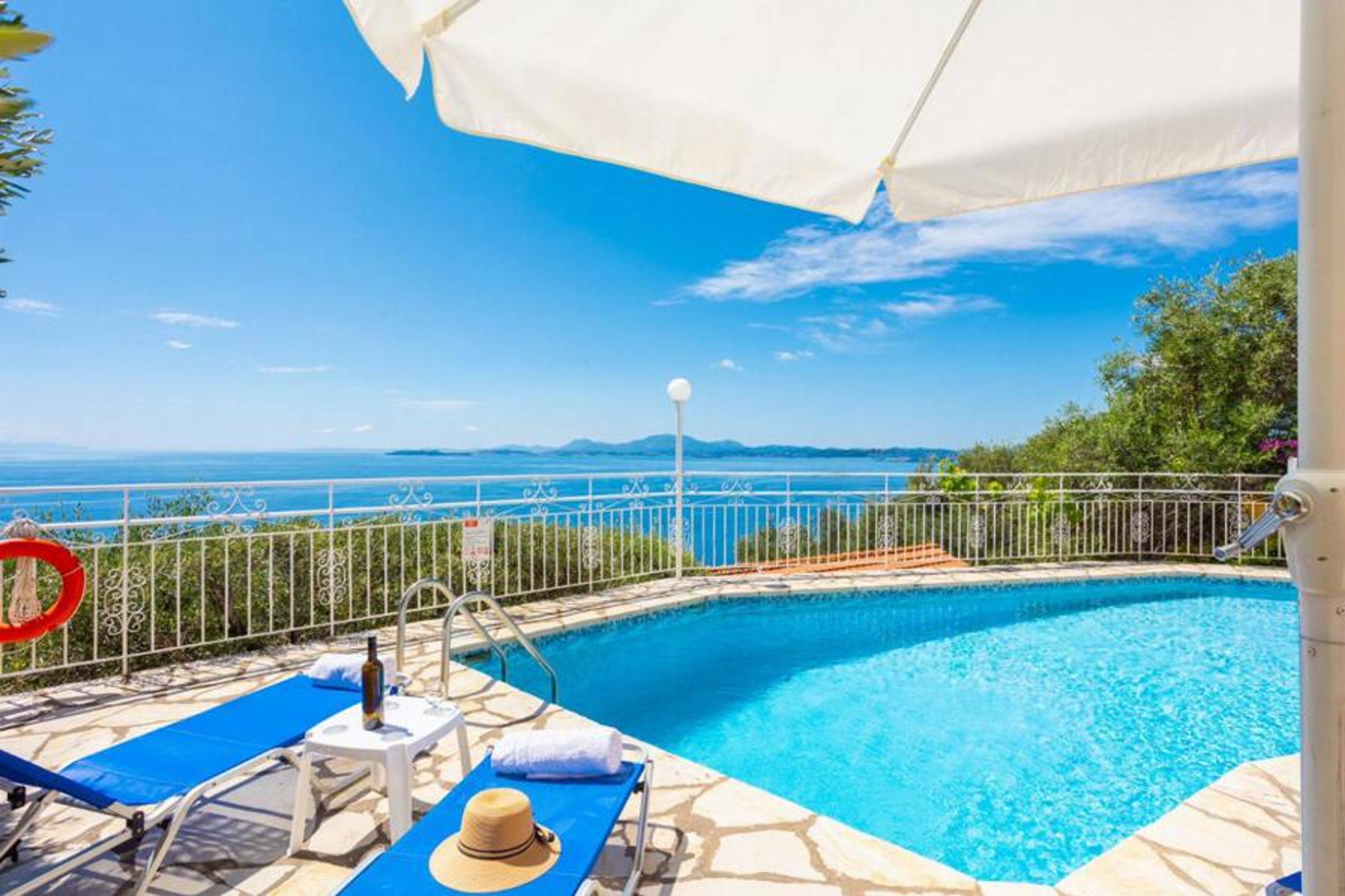 Beautiful villa with private pool and terrace with sea views