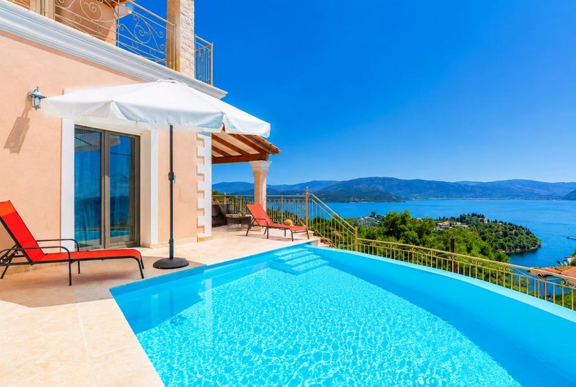 Villa in Greece, Kalami: Private pool and terrace with sea views