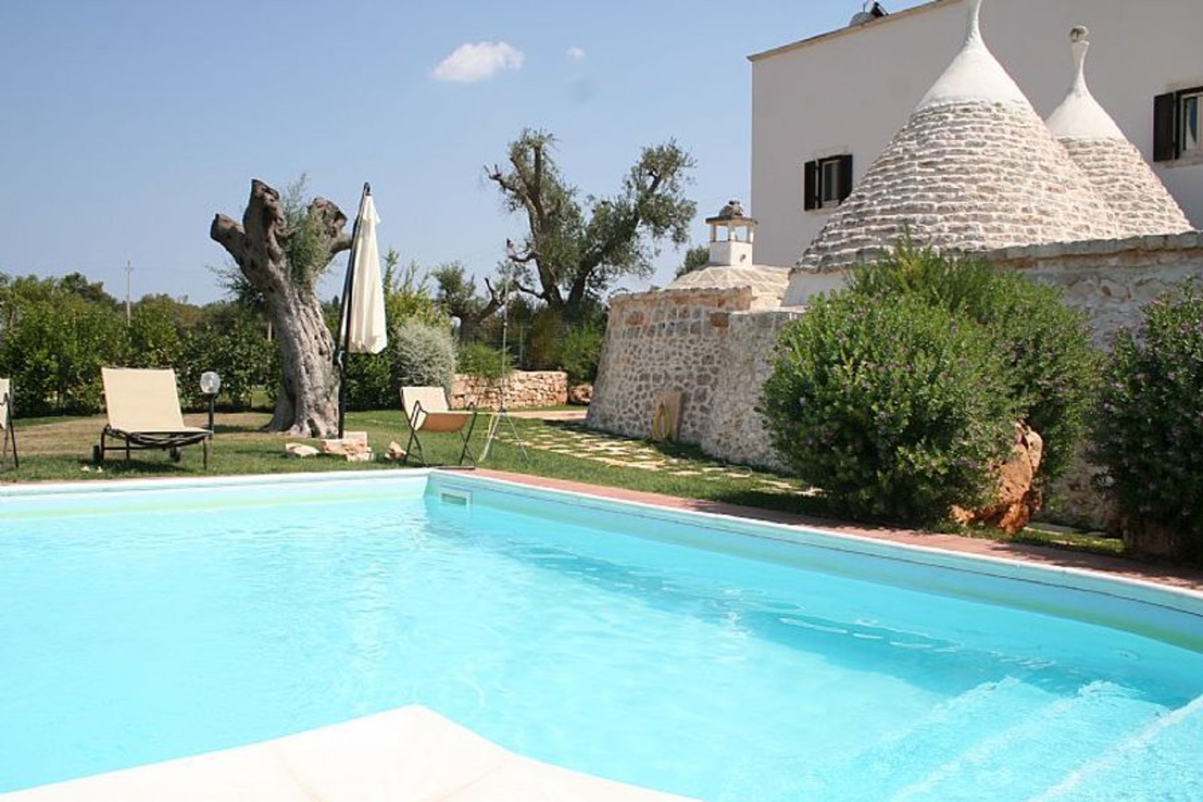 Trullo. The pool