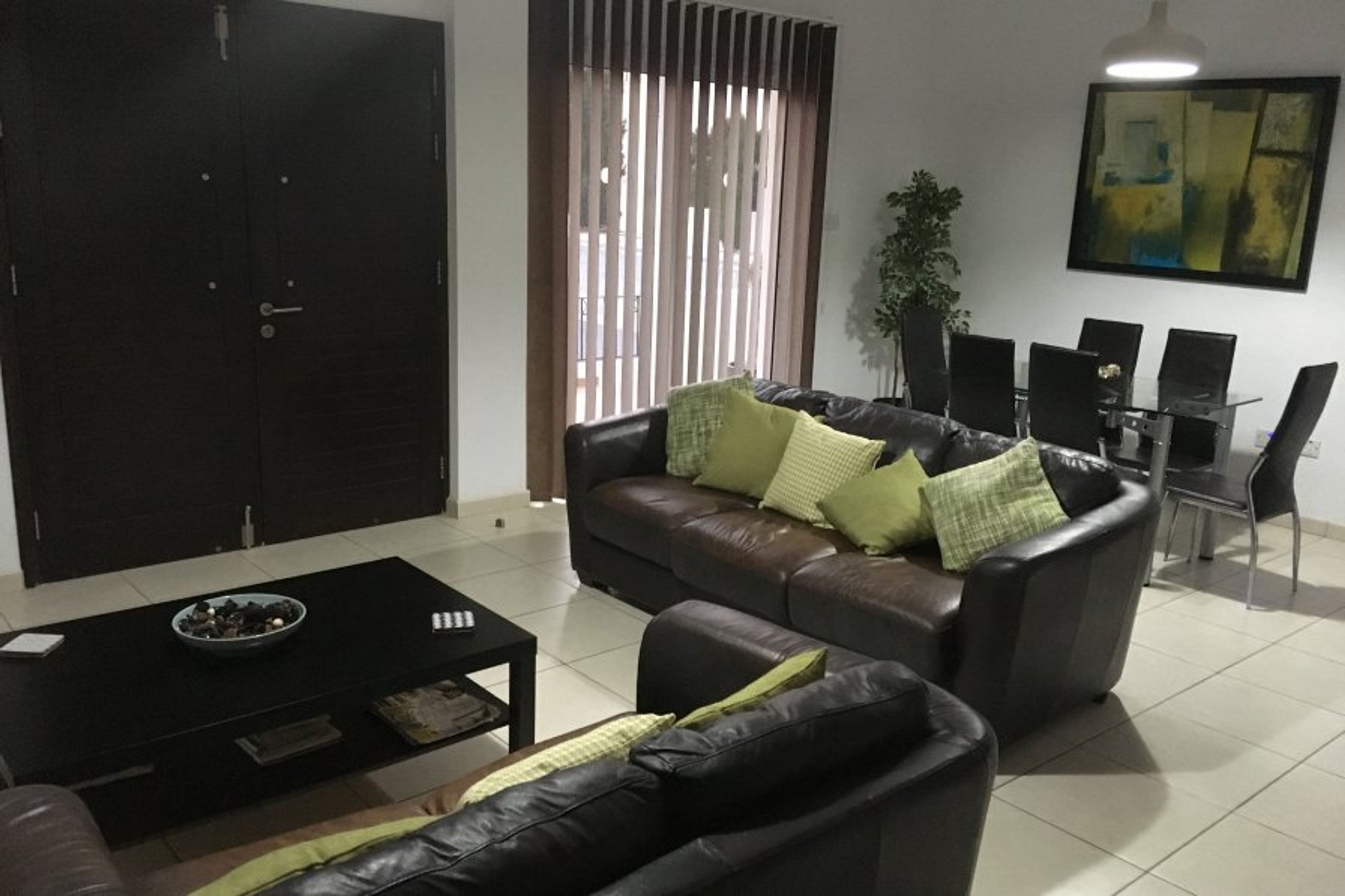 Spacious and well furnished lounge and diner