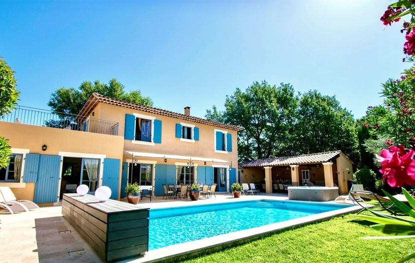 Villa in Villars, the South of France