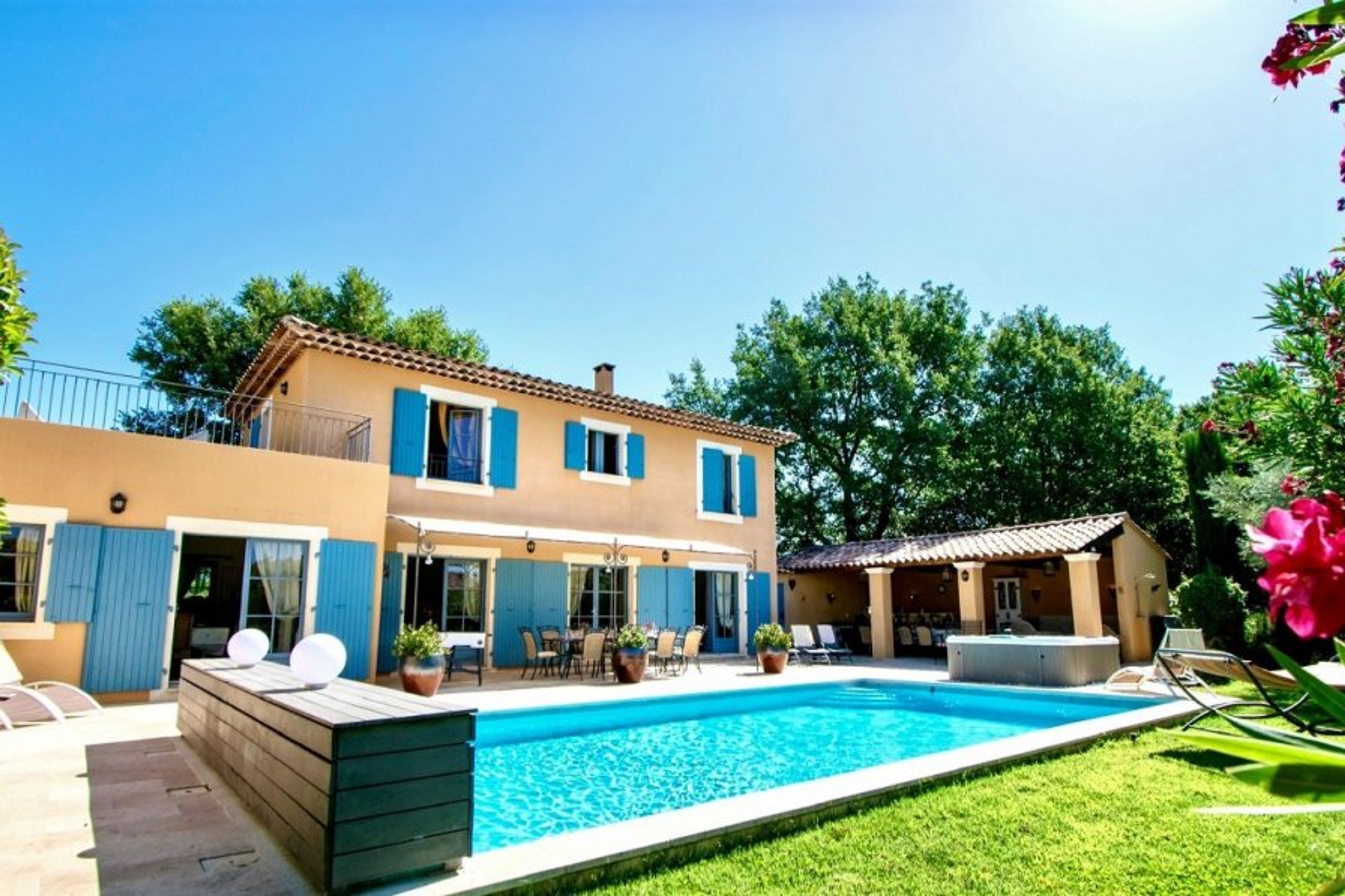 Villa with private pool. hot tub, large terrace and summer kitchen.