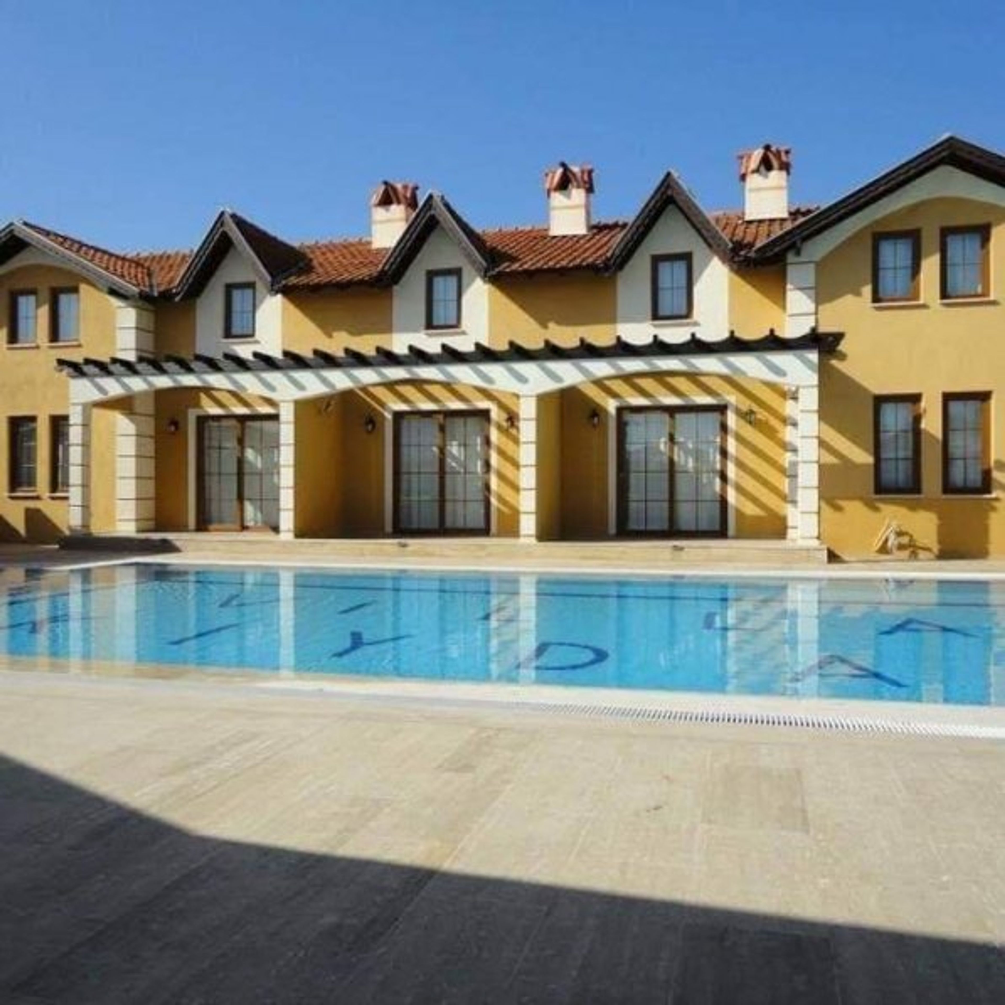 3 two bedroomed villas are by the swimming pool